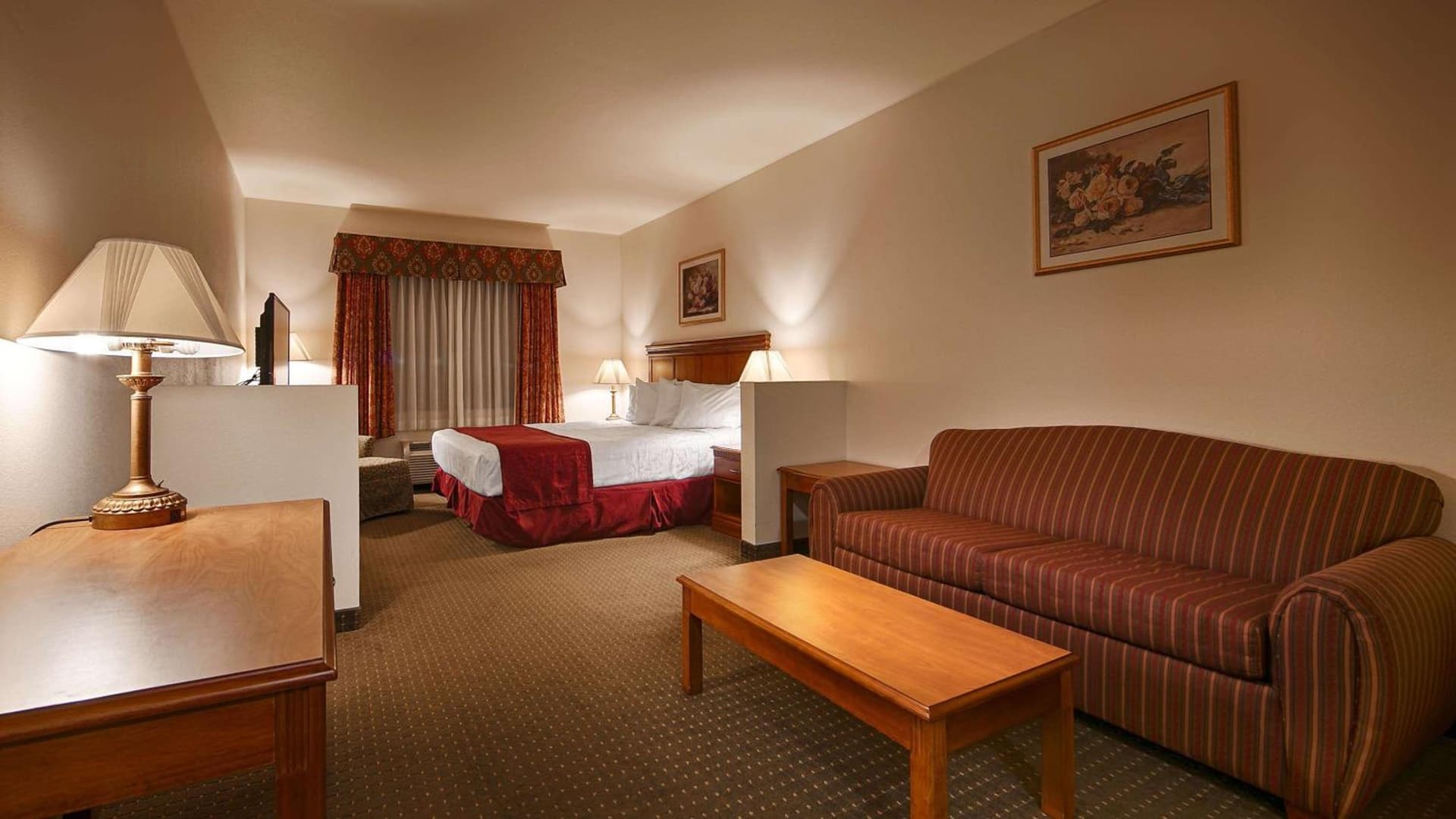 Best Western Plus Lake Elsinore Inn & Suites gallery photo in Lake Elsinore, CA — image 9