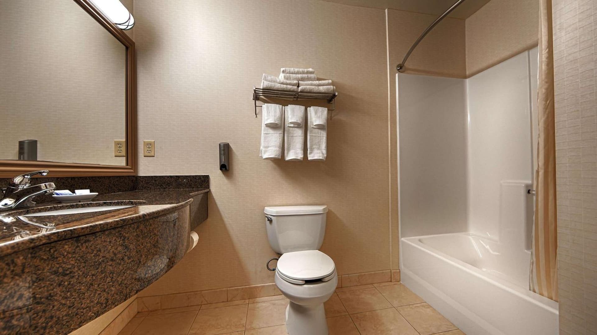 Best Western Plus Lake Elsinore Inn & Suites gallery photo in Lake Elsinore, CA — image 10