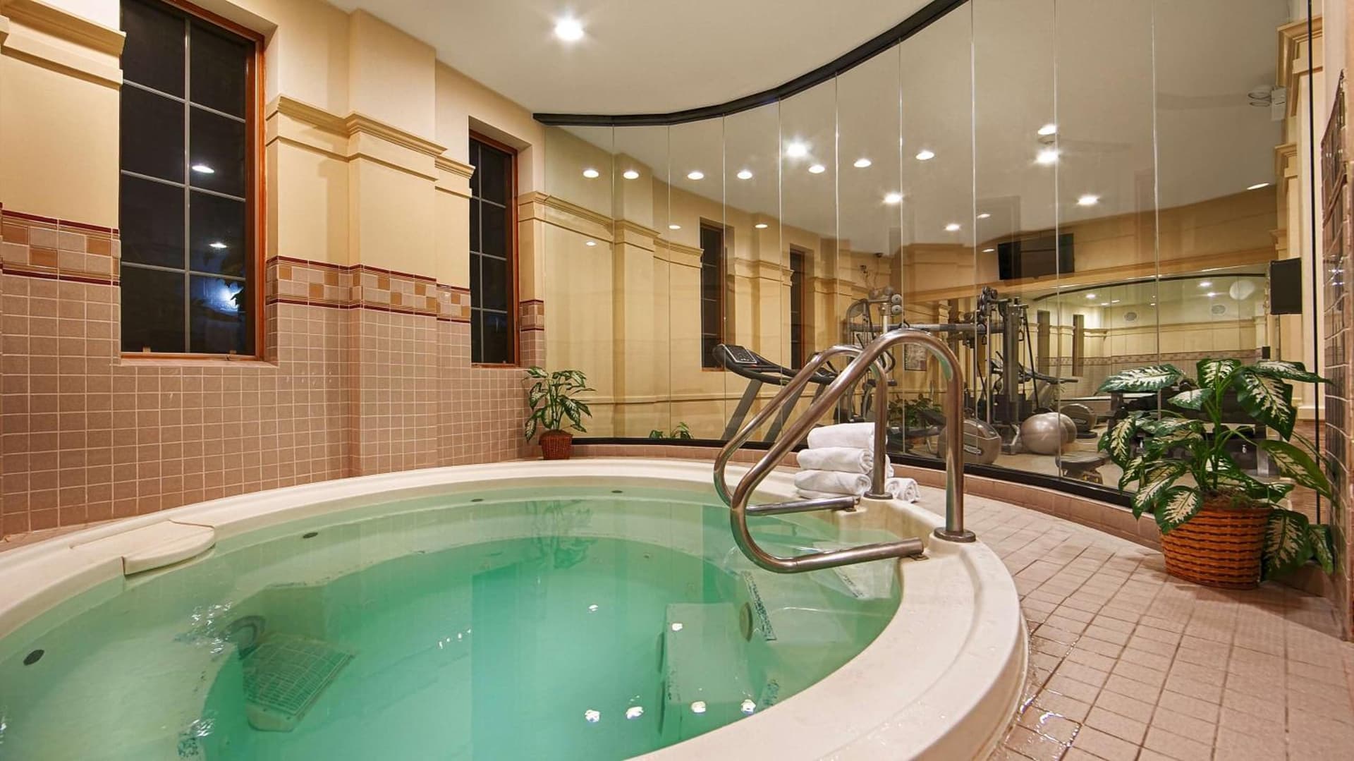 Best Western Plus Hawthorne Terrace Hotel interior in Chicago, IL — gallery photo 2