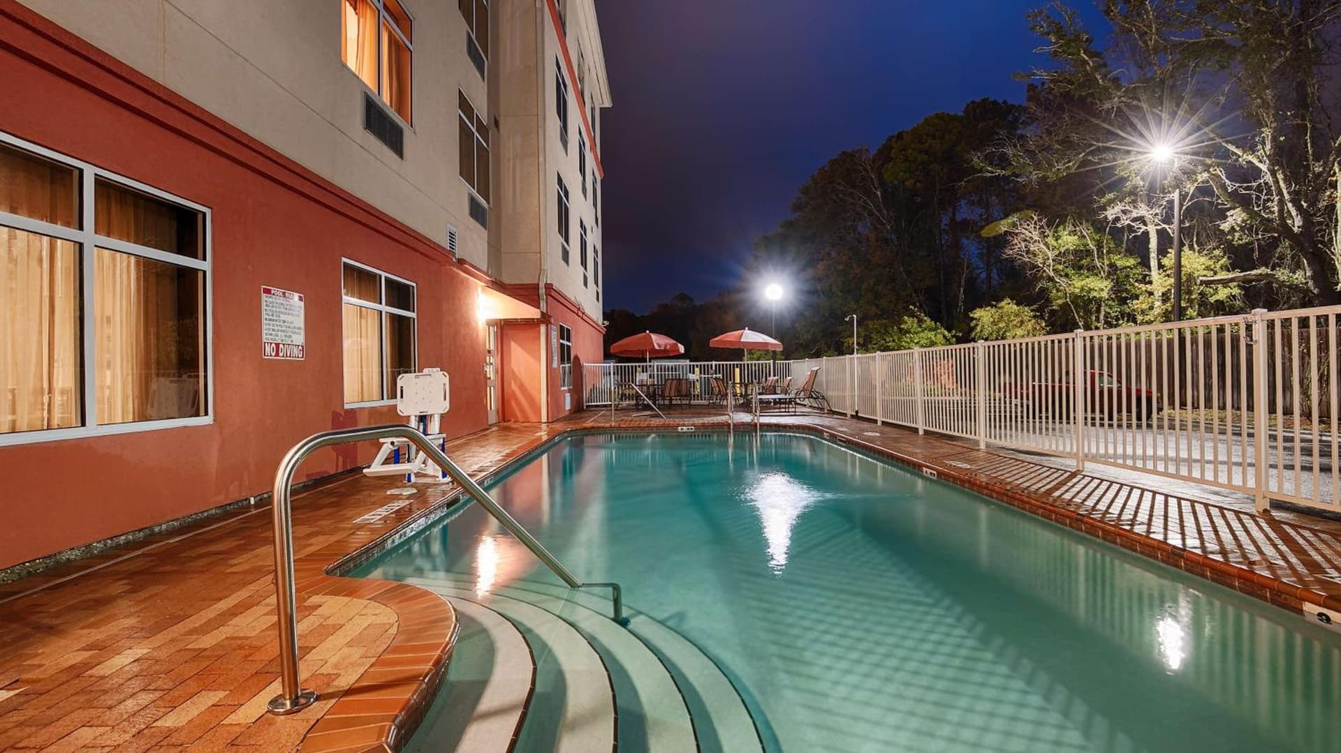 Best Western Plus Jacksonville West interior in Jacksonville, FL — gallery photo 2
