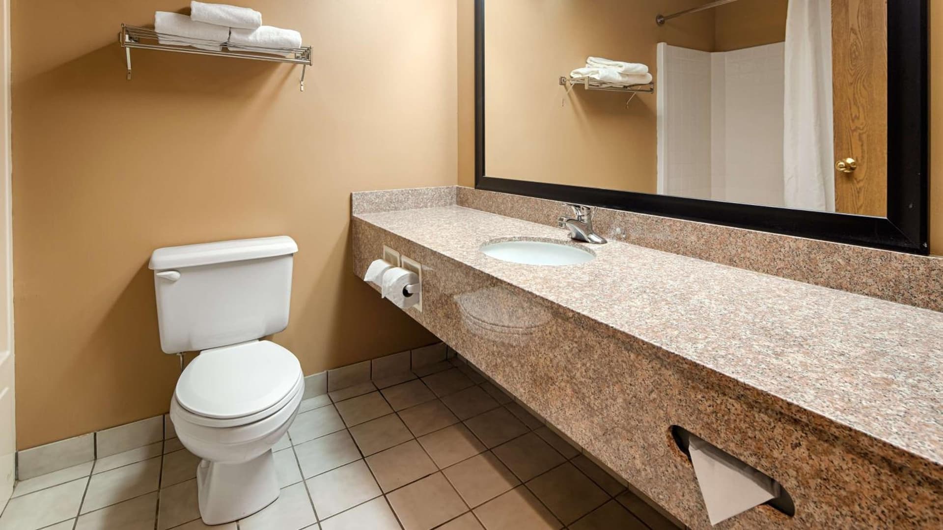 Best Western Plaza Hotel Saugatuck gallery photo in Saugatuck, MI — image 18