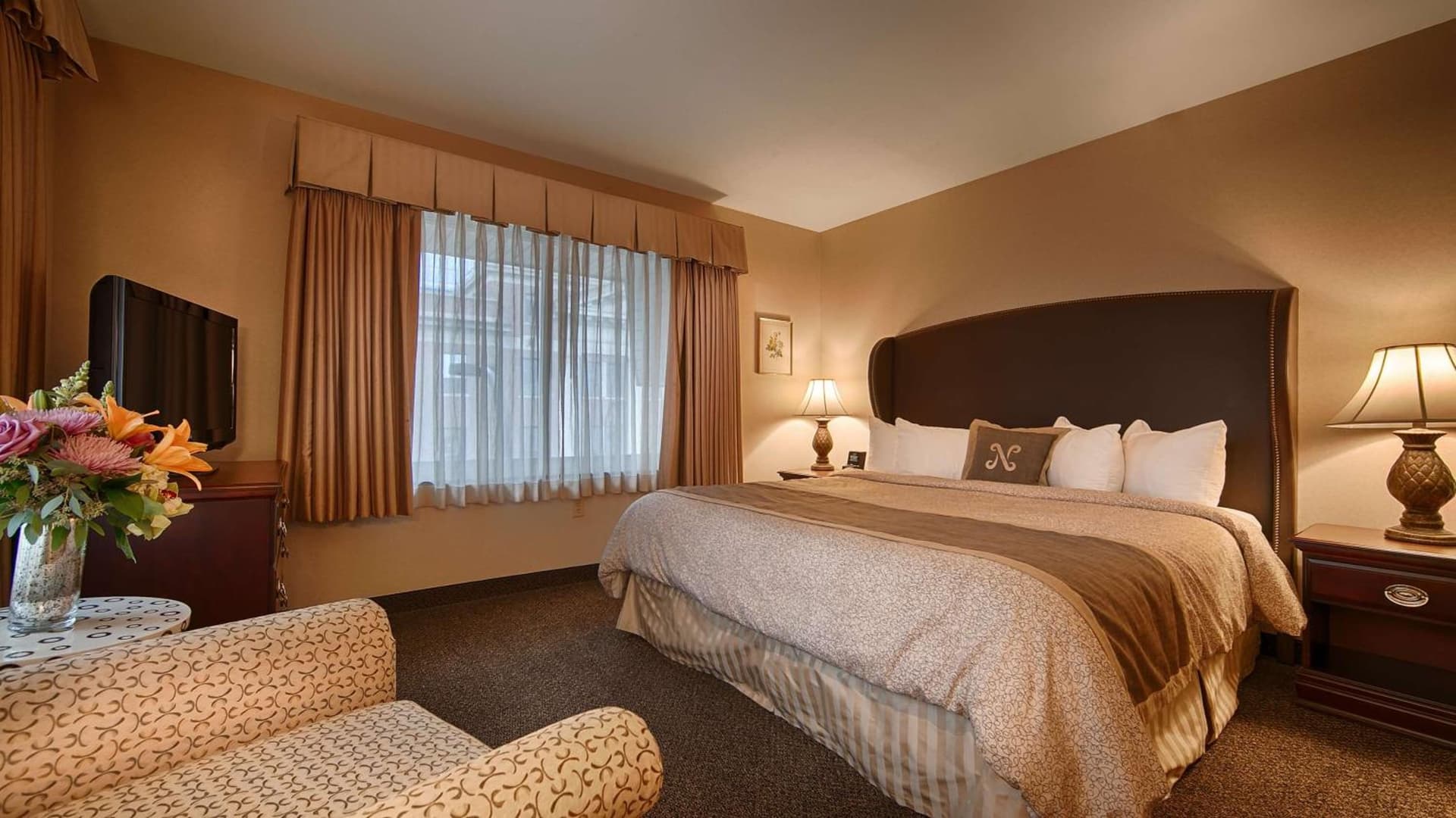Best Western Plus The Normandy Inn & Suites interior in Minneapolis, MN — gallery photo 2