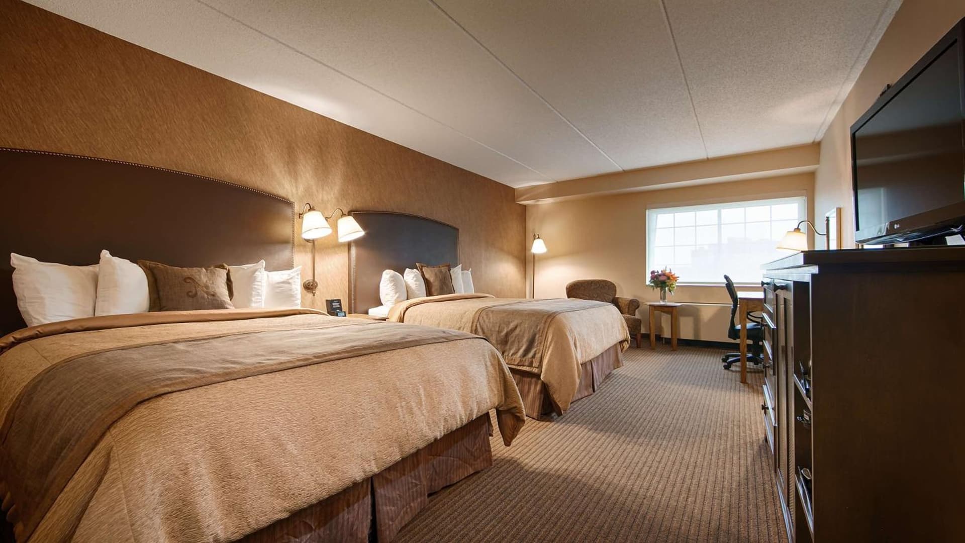 Best Western Plus The Normandy Inn & Suites property views in Minneapolis, MN — gallery photo 3