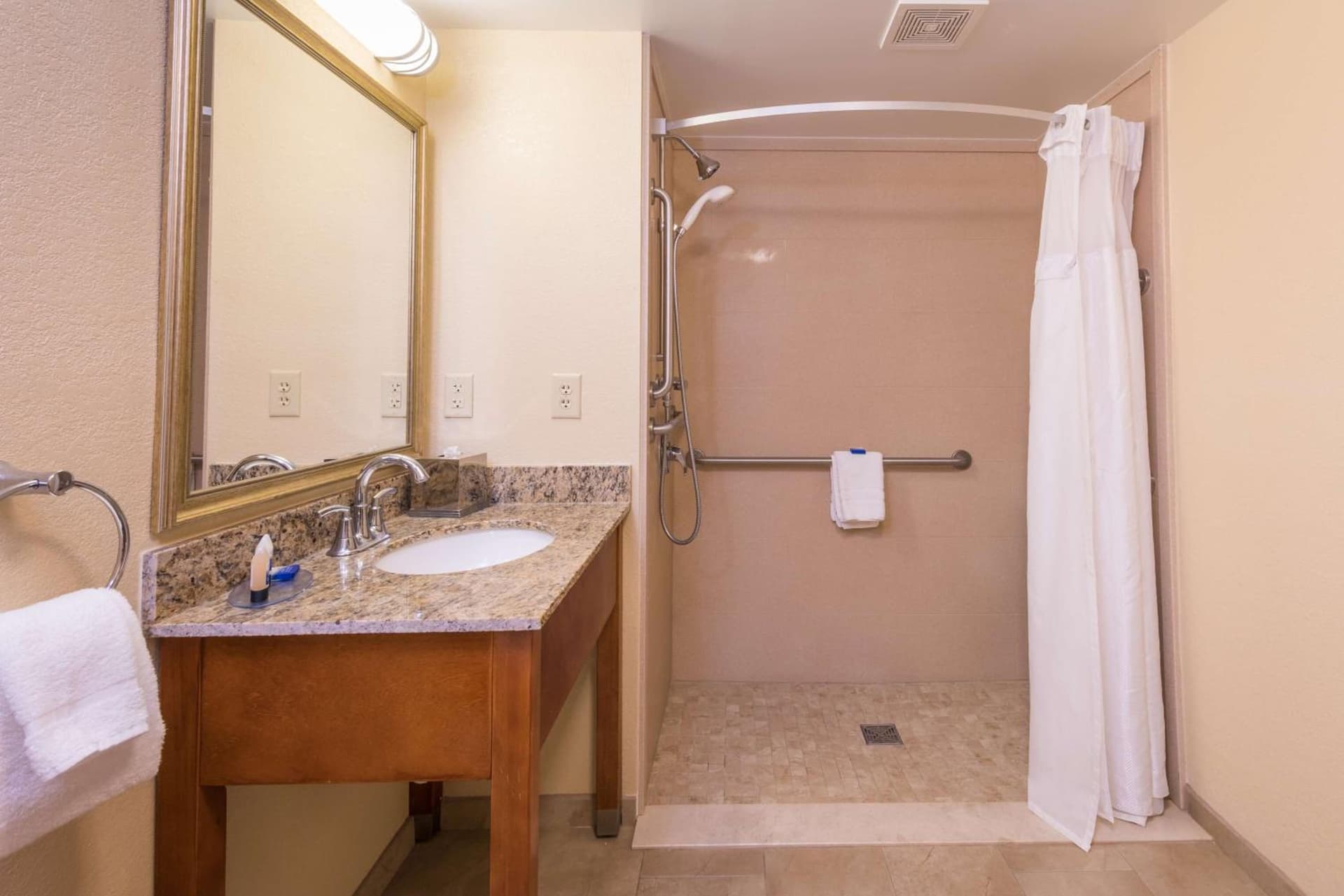 Best Western Charleston Inn gallery photo in Charleston, SC — image 47