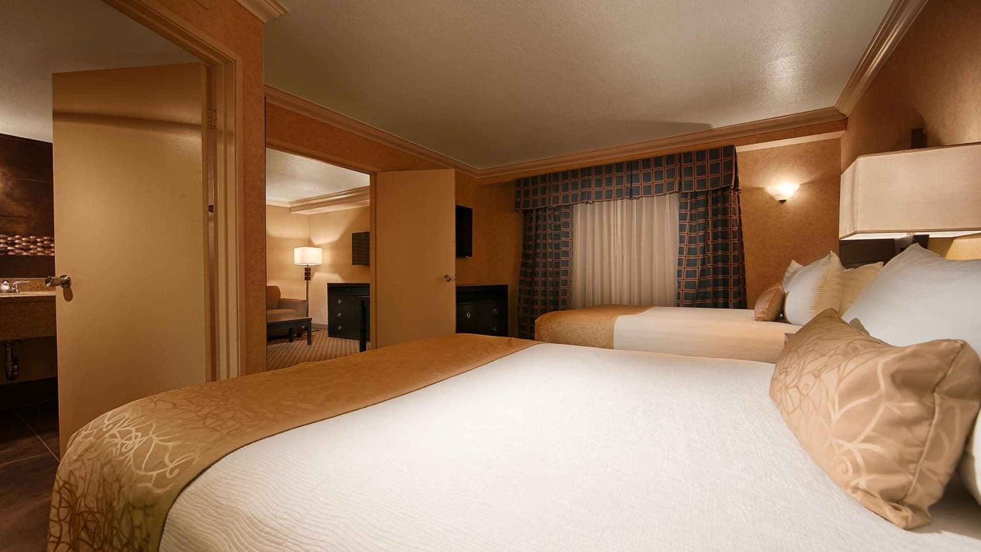 Hotel d'Lins Ontario Airport gallery photo in Ontario, CA — image 9