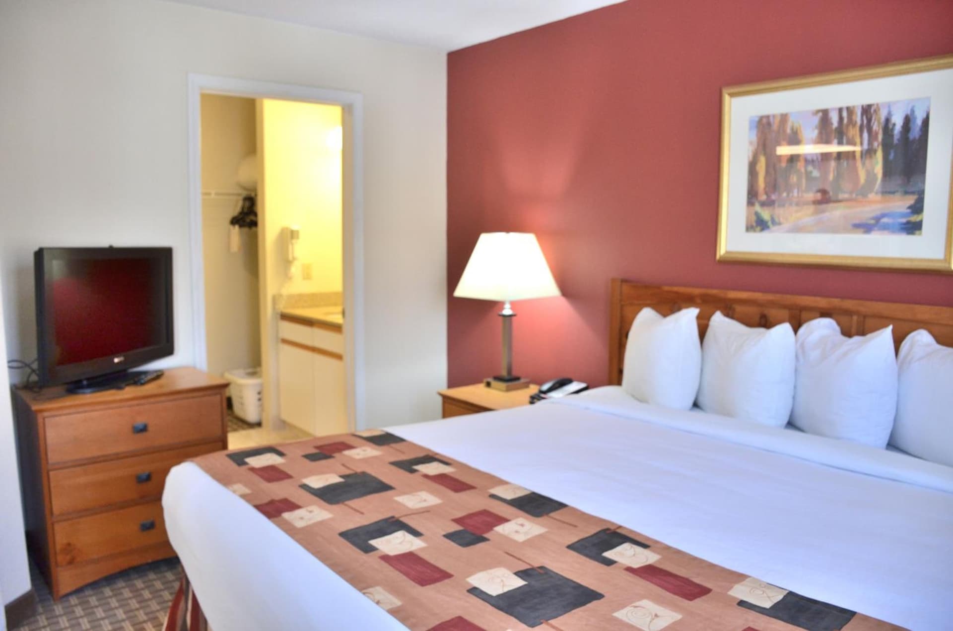 Cresthill Suites Syracuse interior in East Syracuse, NY — gallery photo 2