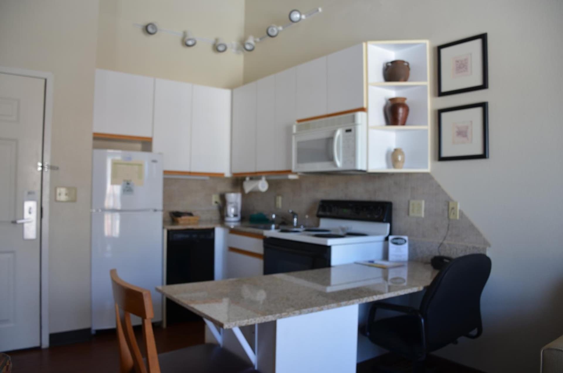 Cresthill Suites Syracuse gallery photo in East Syracuse, NY — image 6