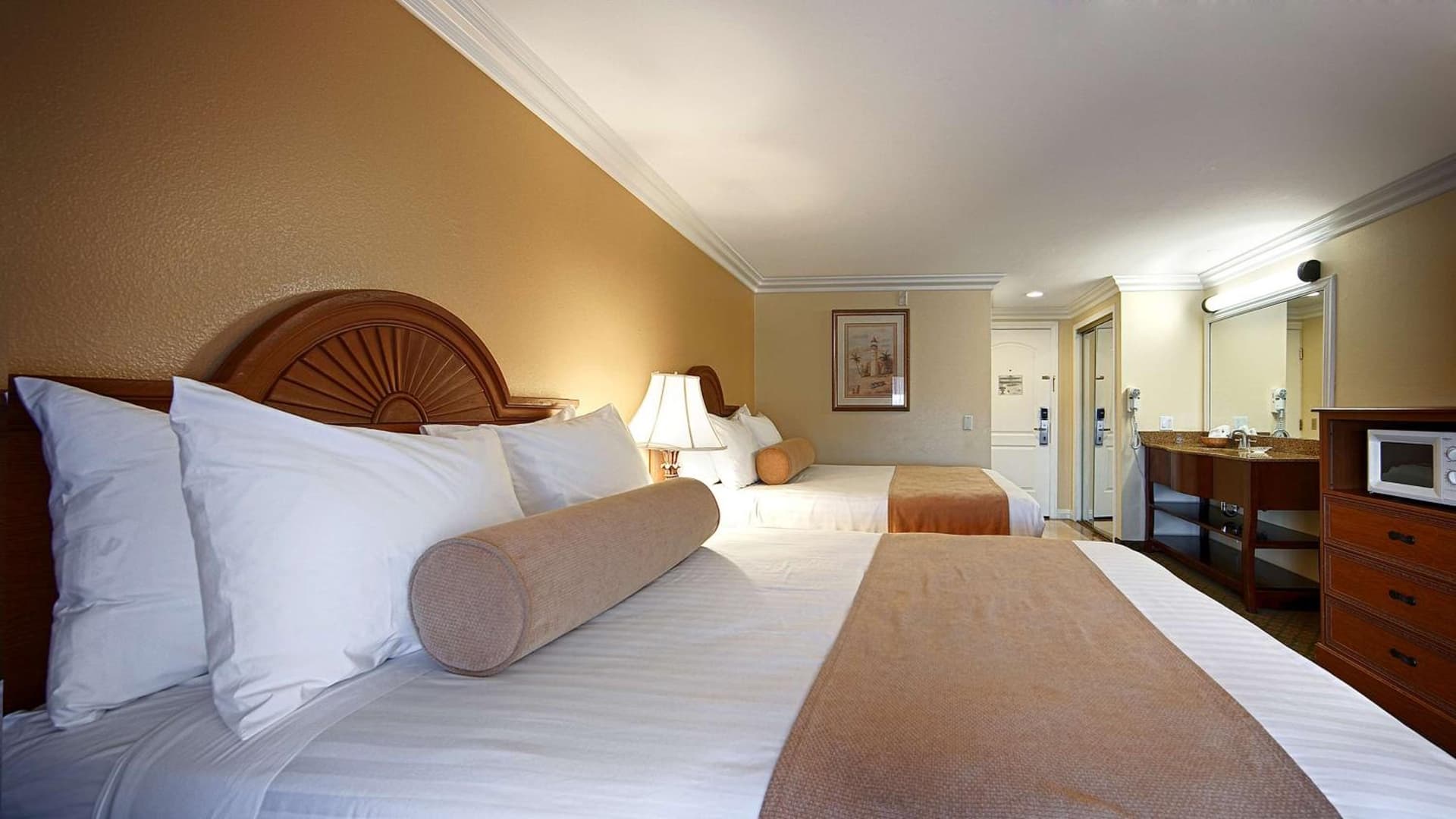 Best Western Harbour Inn & Suites Huntington - Sunset Beach gallery photo in Huntington Beach, CA — image 11
