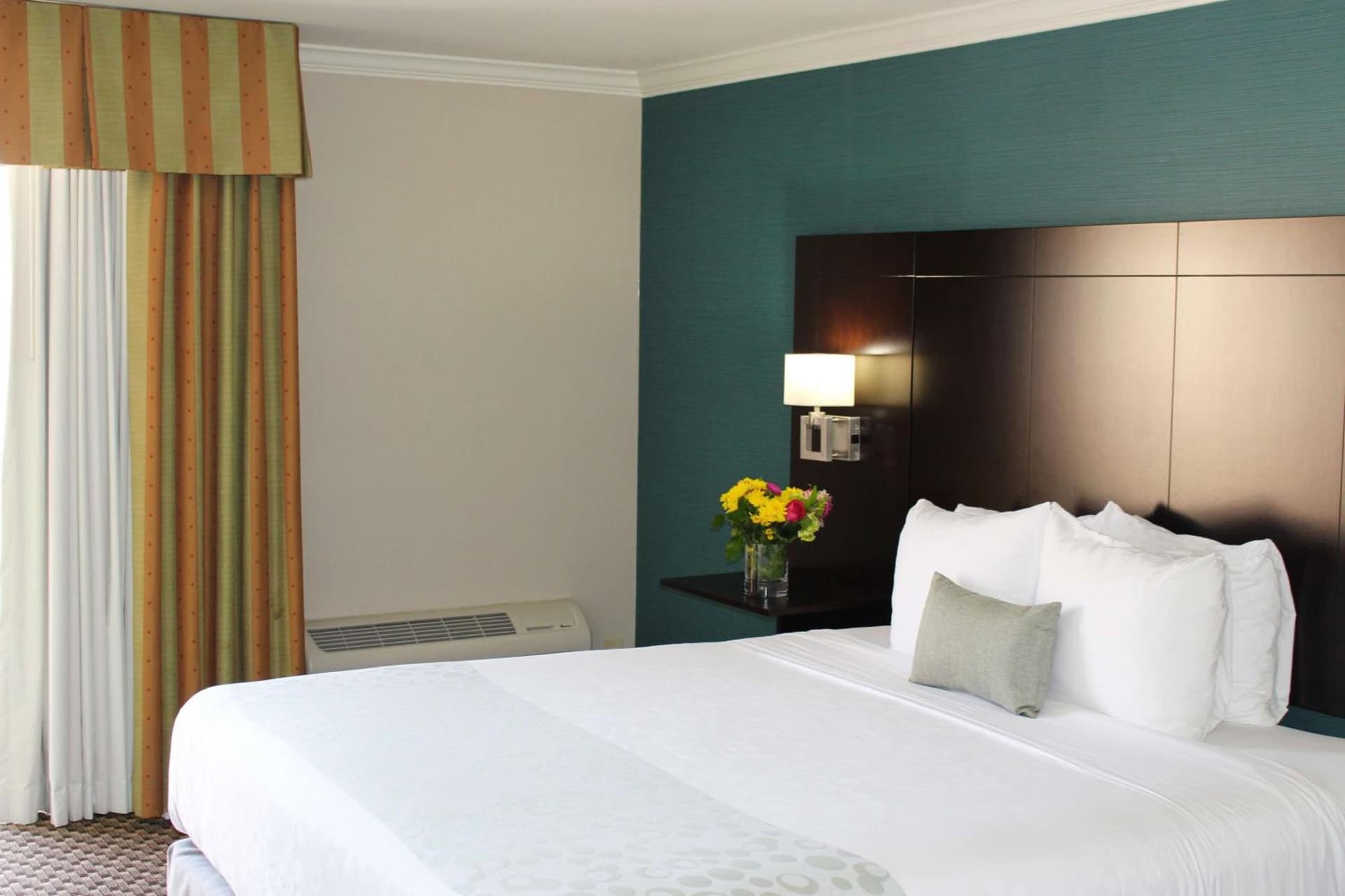 Best Western PLUS La Mesa San Diego gallery photo in La Mesa, CA — image 4