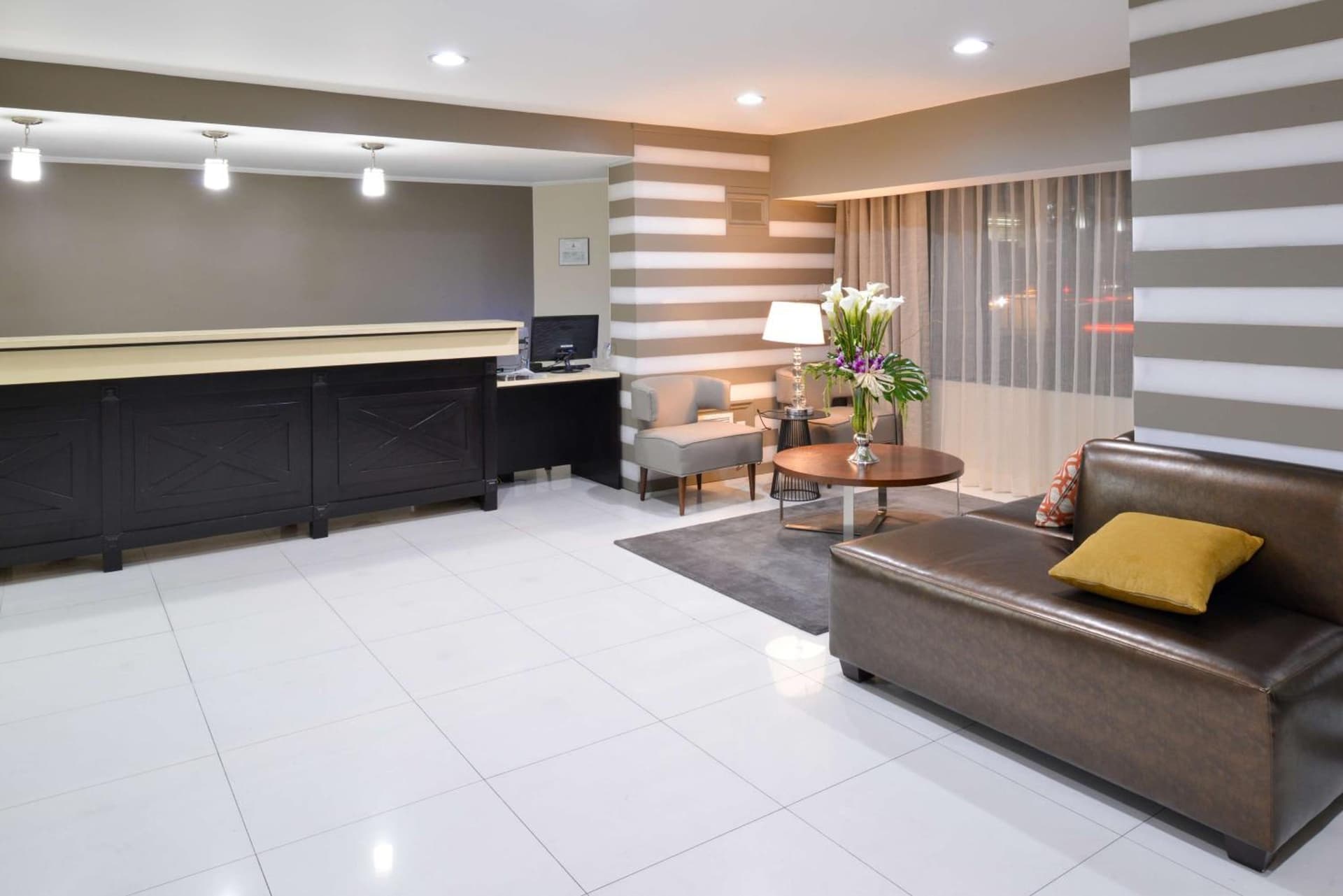 Best Western Plus LA Mid-Town Hotel interior in Los Angeles, CA — gallery photo 2