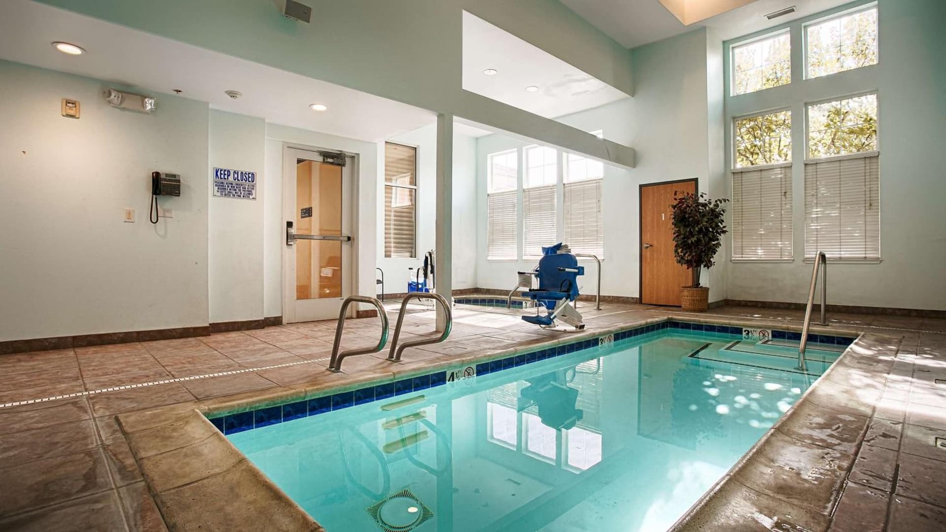 Best Western I-5 Inn & Suites property views in Lodi, CA — gallery photo 3
