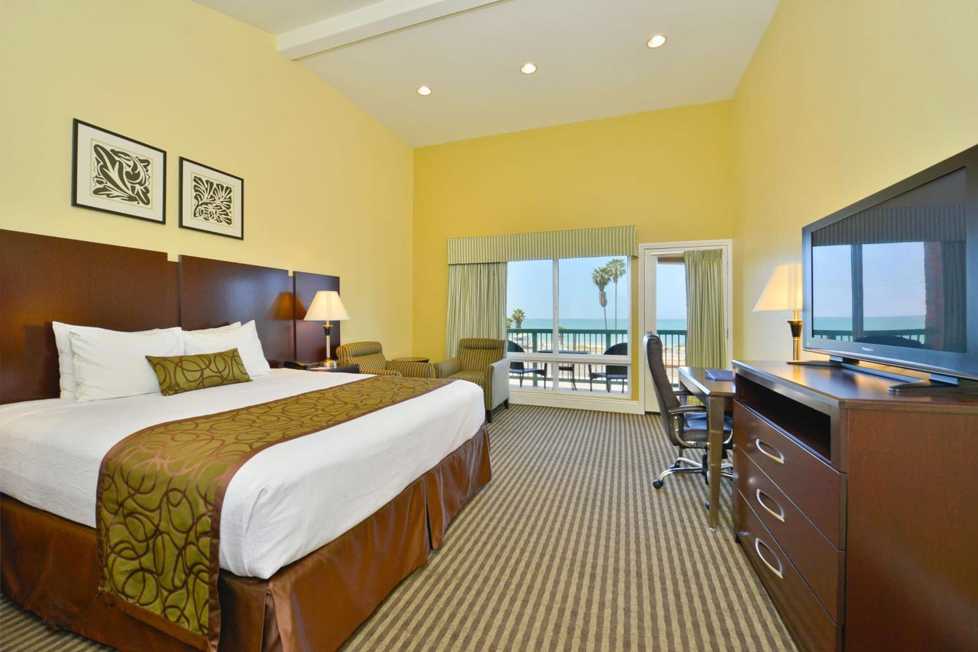 Best Western Plus Dana Point Inn-by-the-Sea interior in Dana Point, CA — gallery photo 2