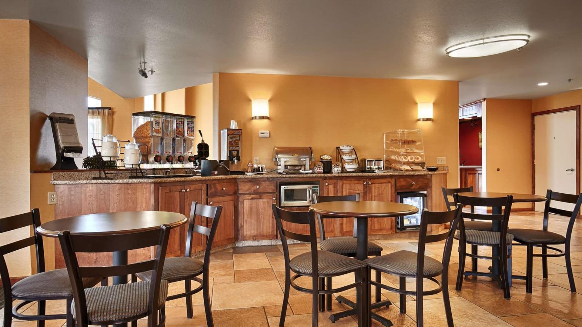 Best Western Palm Court Inn gallery photo in Modesto, CA — image 11