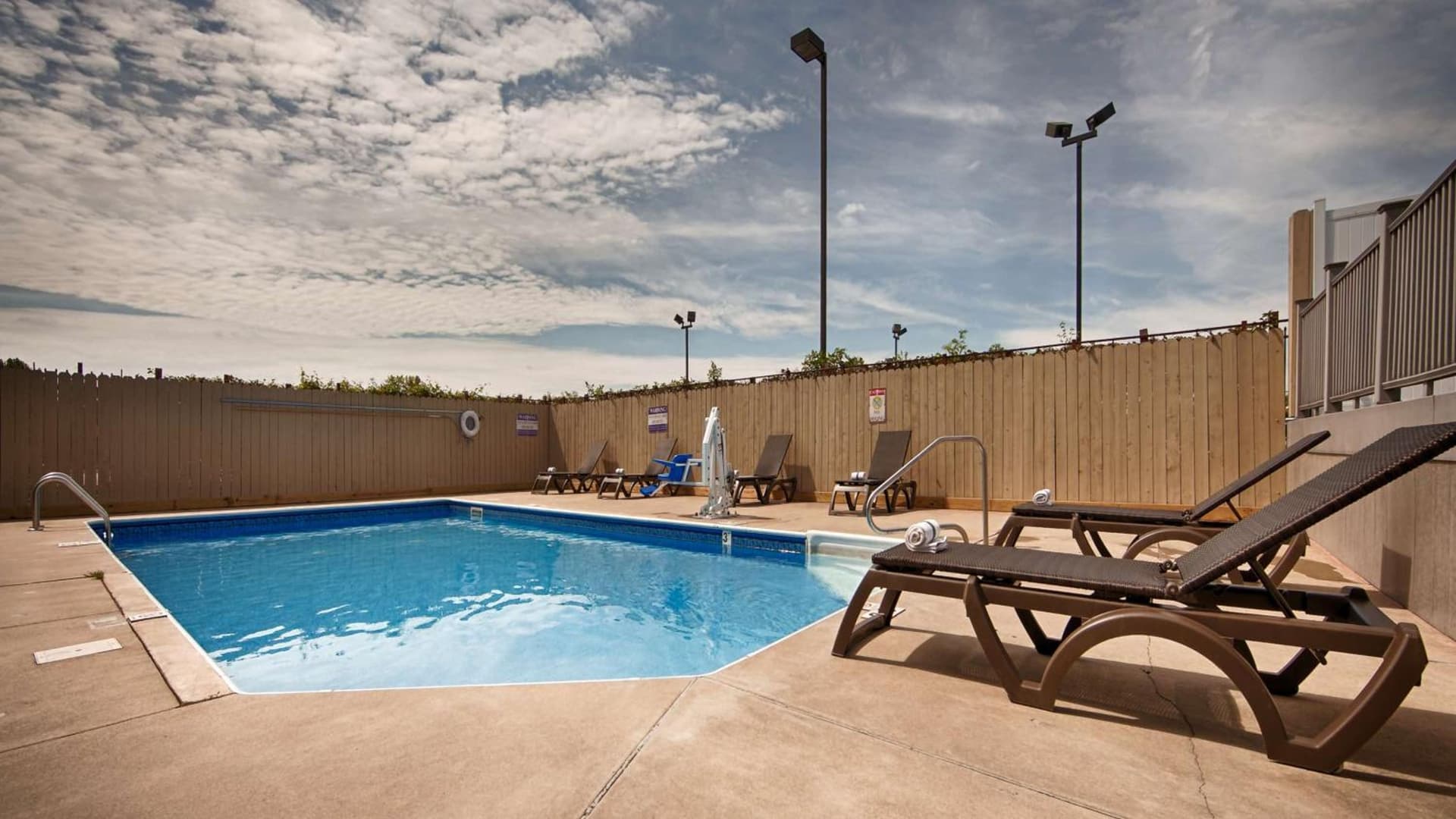 Best Western Crossroads Inn interior in Schererville, IN — gallery photo 2