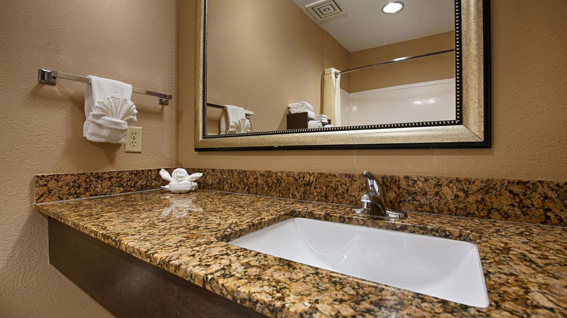 Best Western Inn & Suites - Lake Charles gallery photo in Lake Charles, LA — image 5