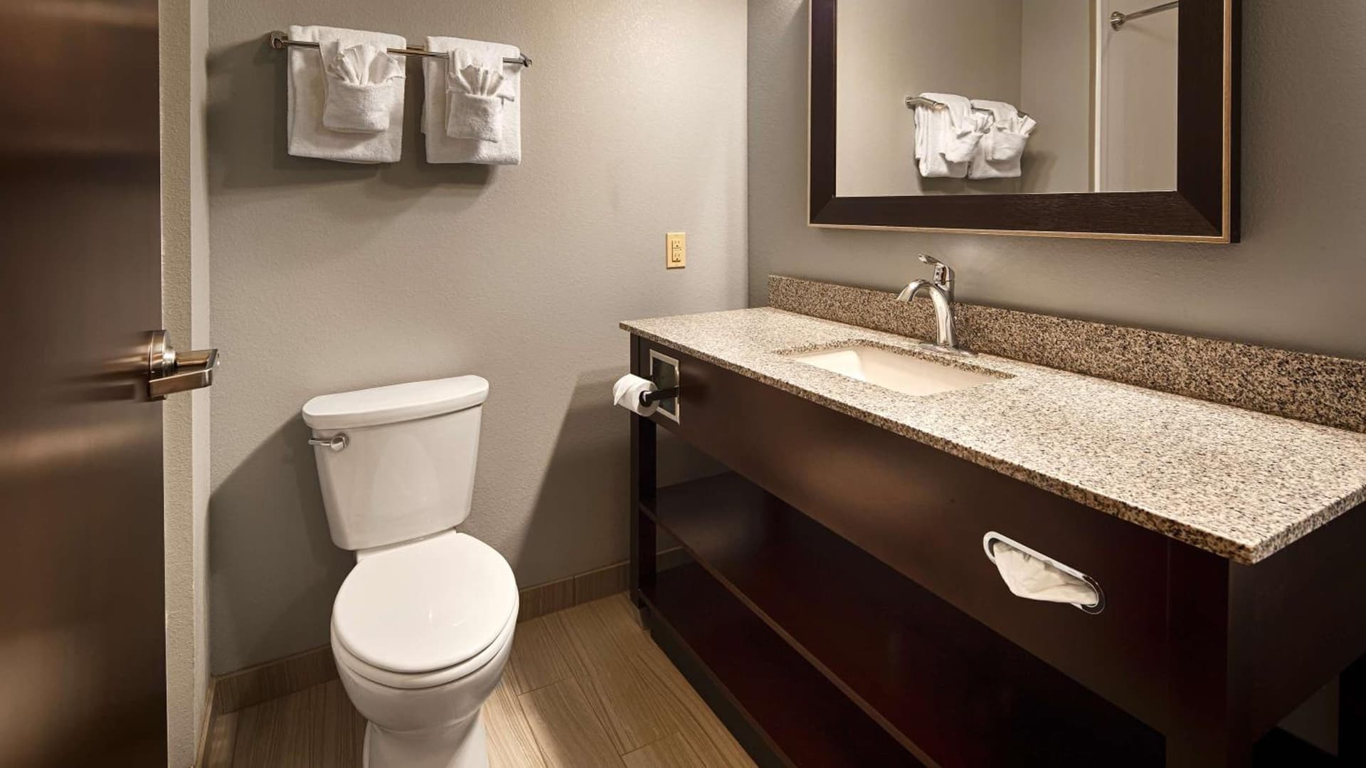 Best Western Plus Boardman Inn & Suites gallery photo in Poland, OH — image 15