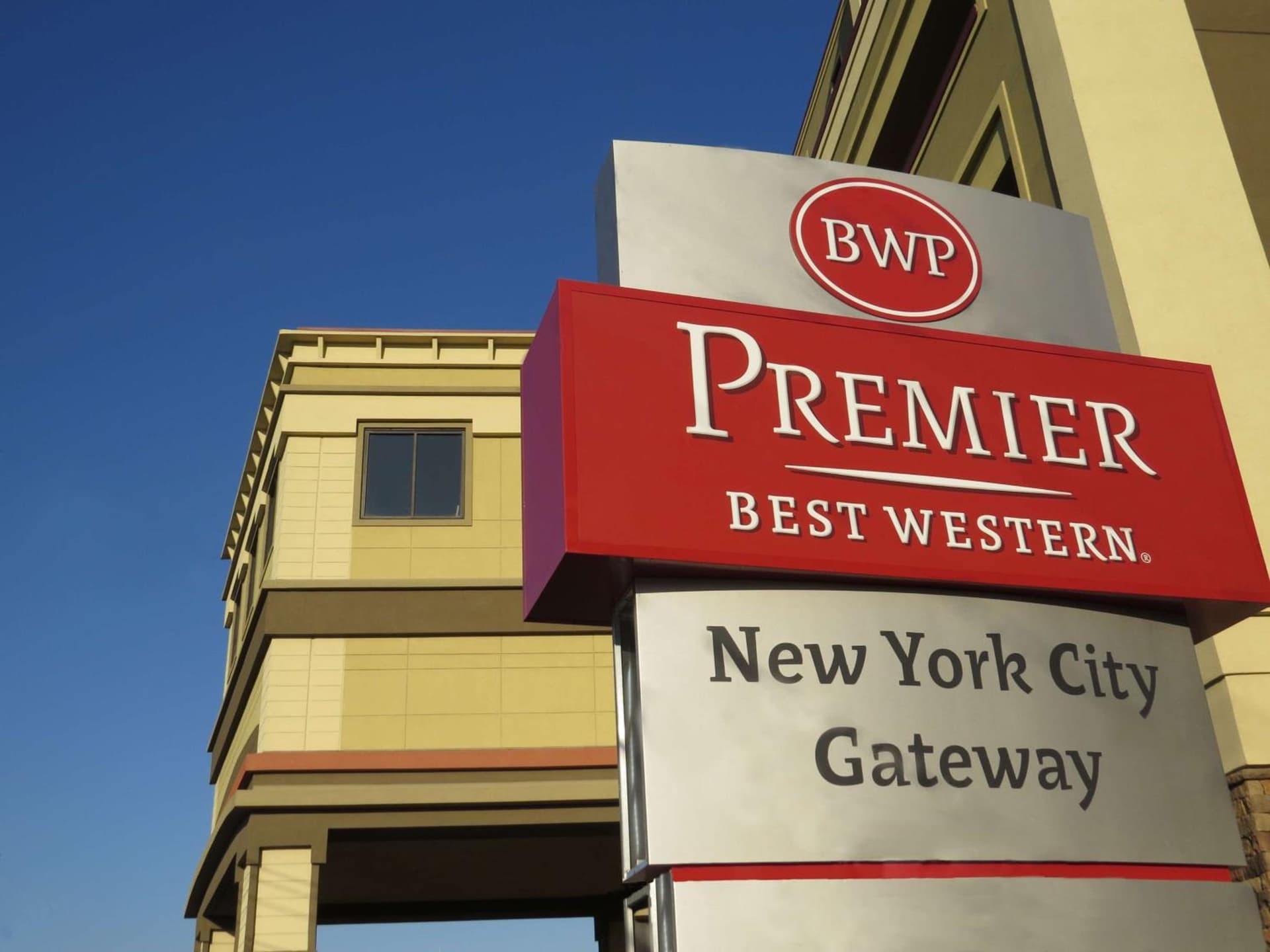 Best Western Premier NYC Gateway Hotel interior in North Bergen — gallery photo 2