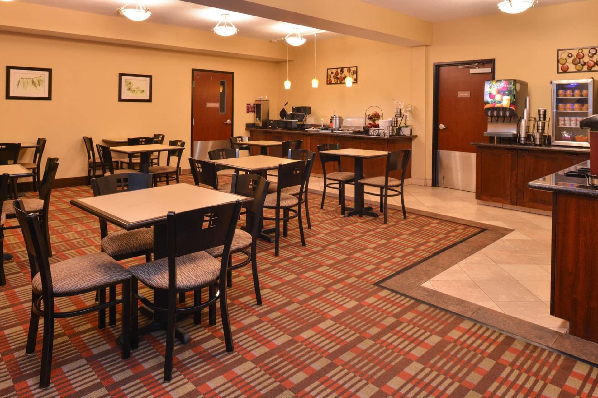 Best Western Wilsonville Inn & Suites interior in Wilsonville, OR — gallery photo 2