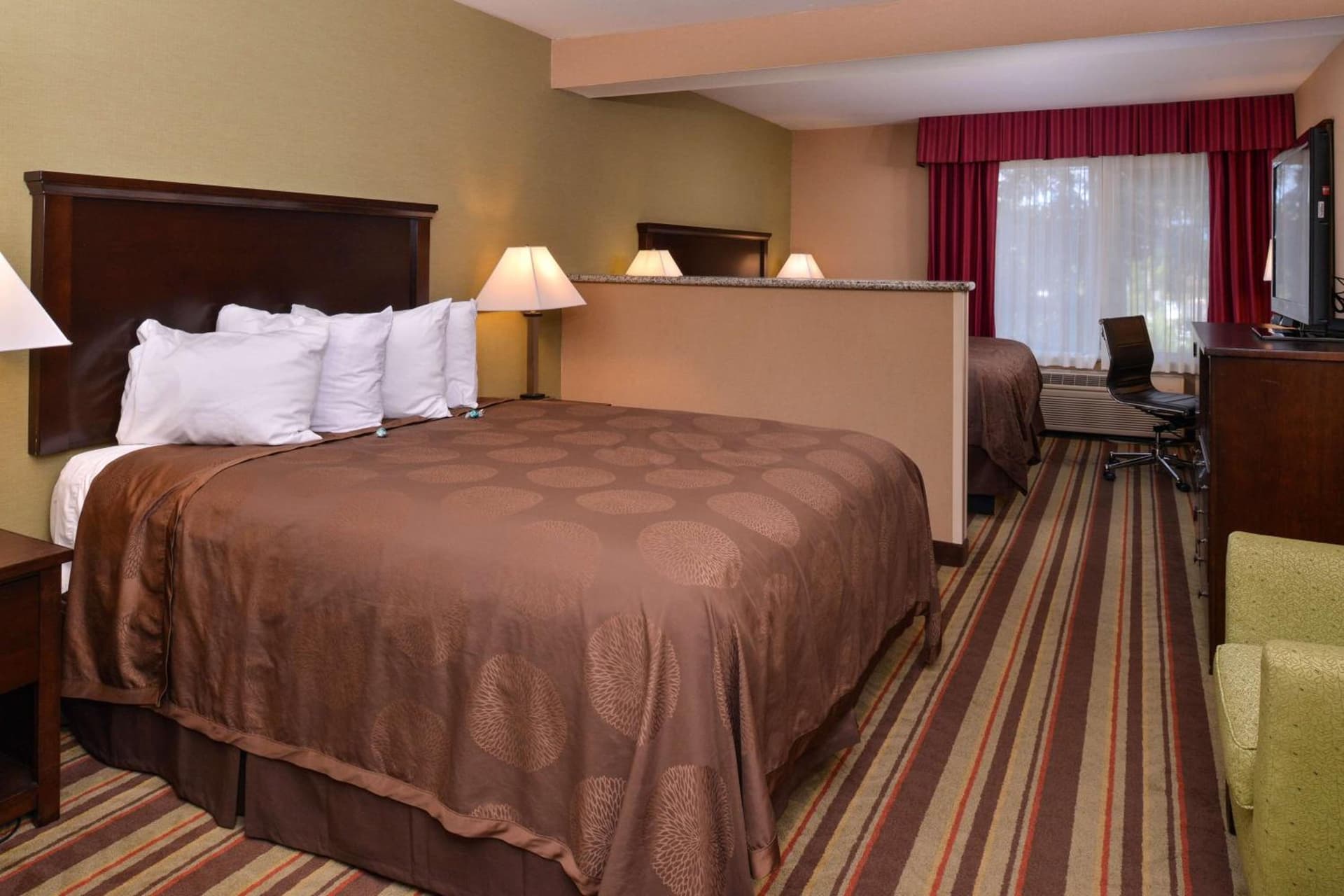 Best Western Wilsonville Inn & Suites interior in Wilsonville, OR — gallery photo 2