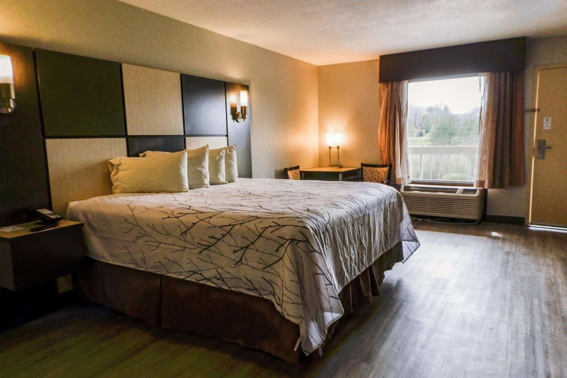 Best Western Cades Cove Inn interior in Townsend, TN — gallery photo 2