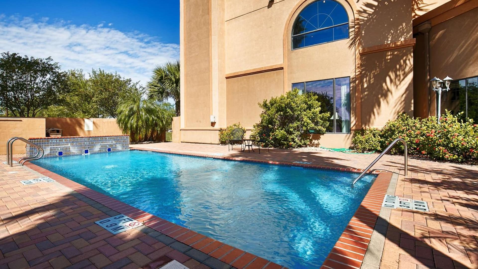 Best Western Casa Villa Suites property views in Harlingen, TX — gallery photo 3
