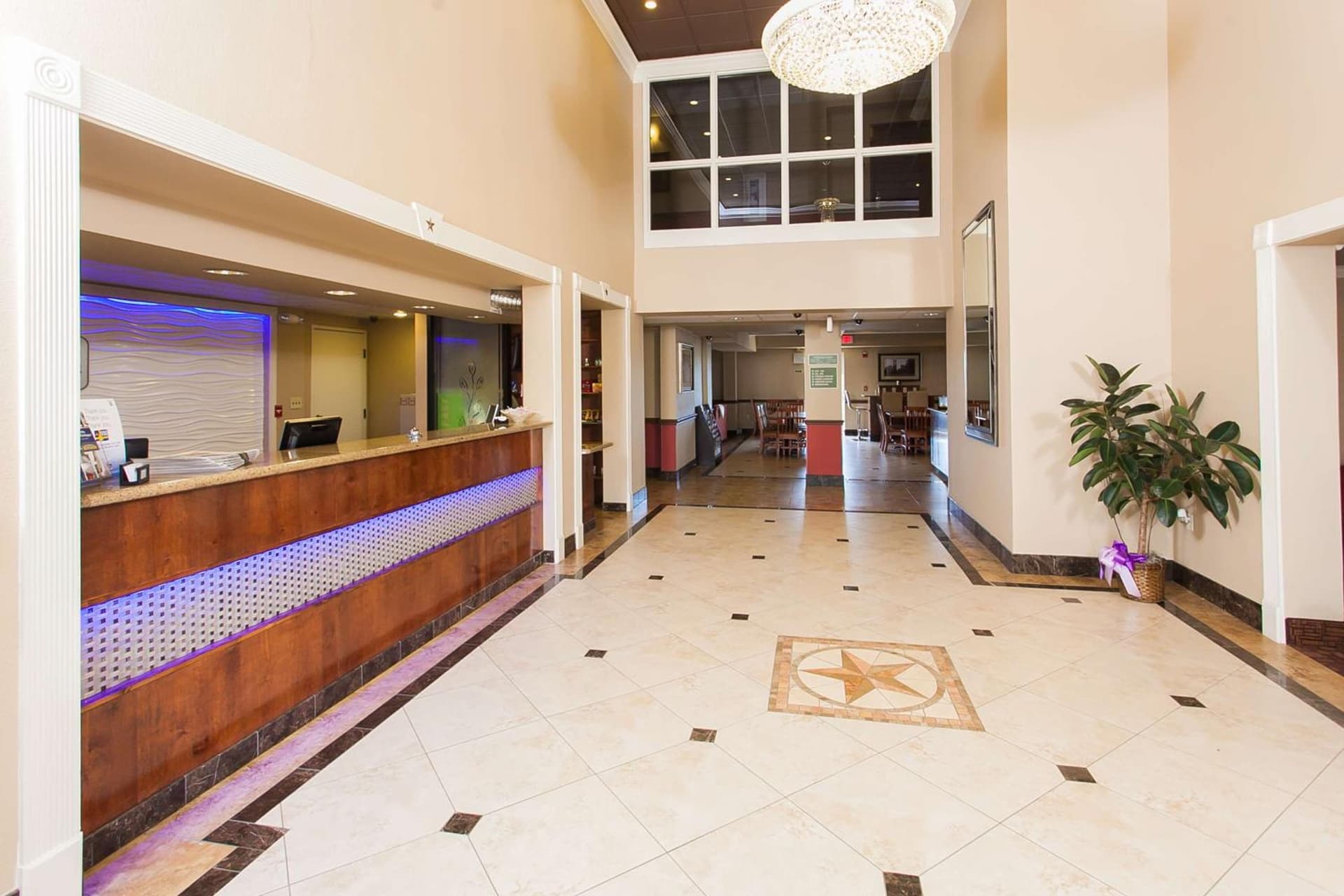 Best Western Plus Georgetown Inn & Suites interior in Georgetown, TX — gallery photo 2