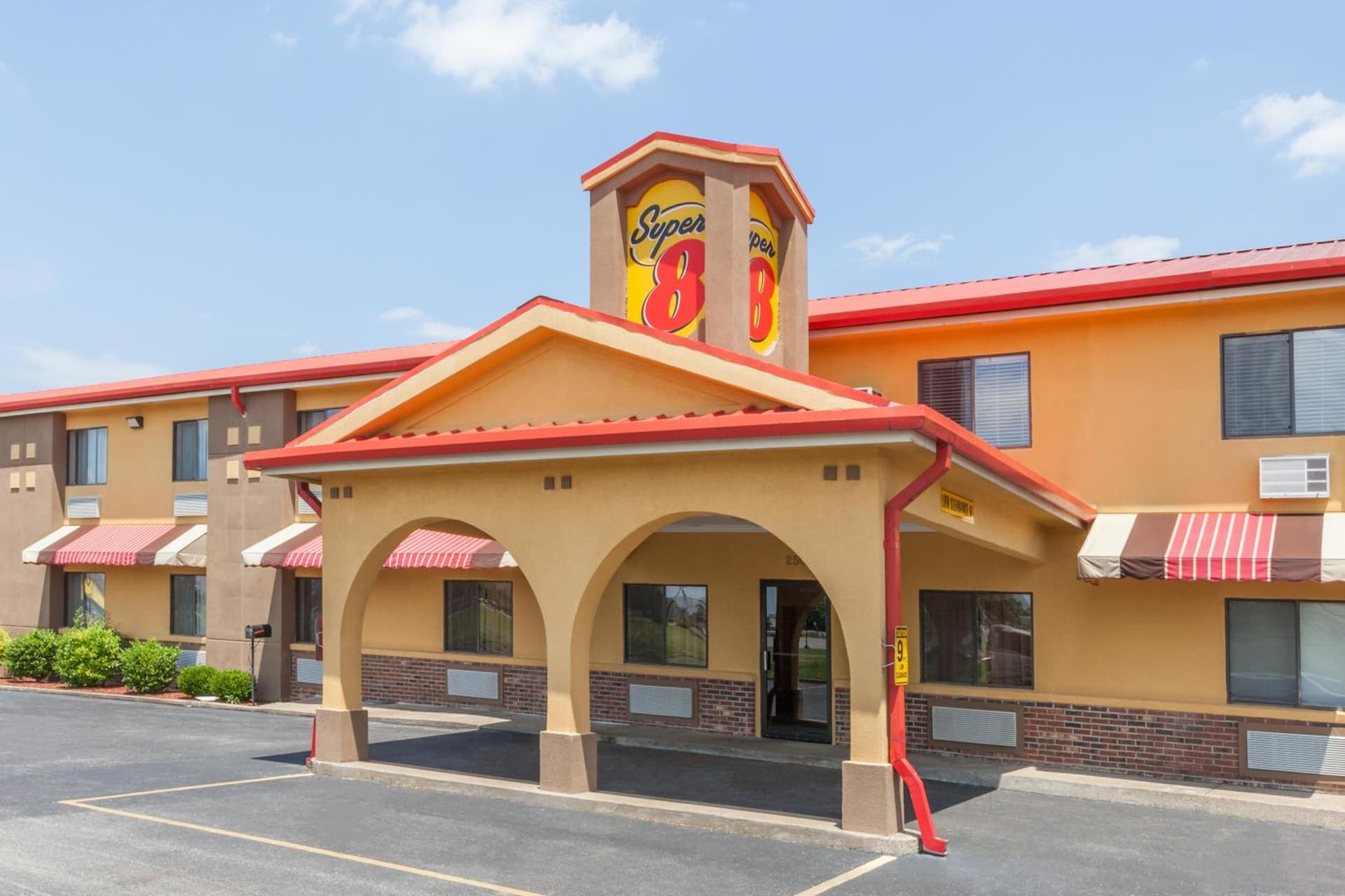 Super 8 South by Wyndham gallery photo in Bowling Green, KY — image 34