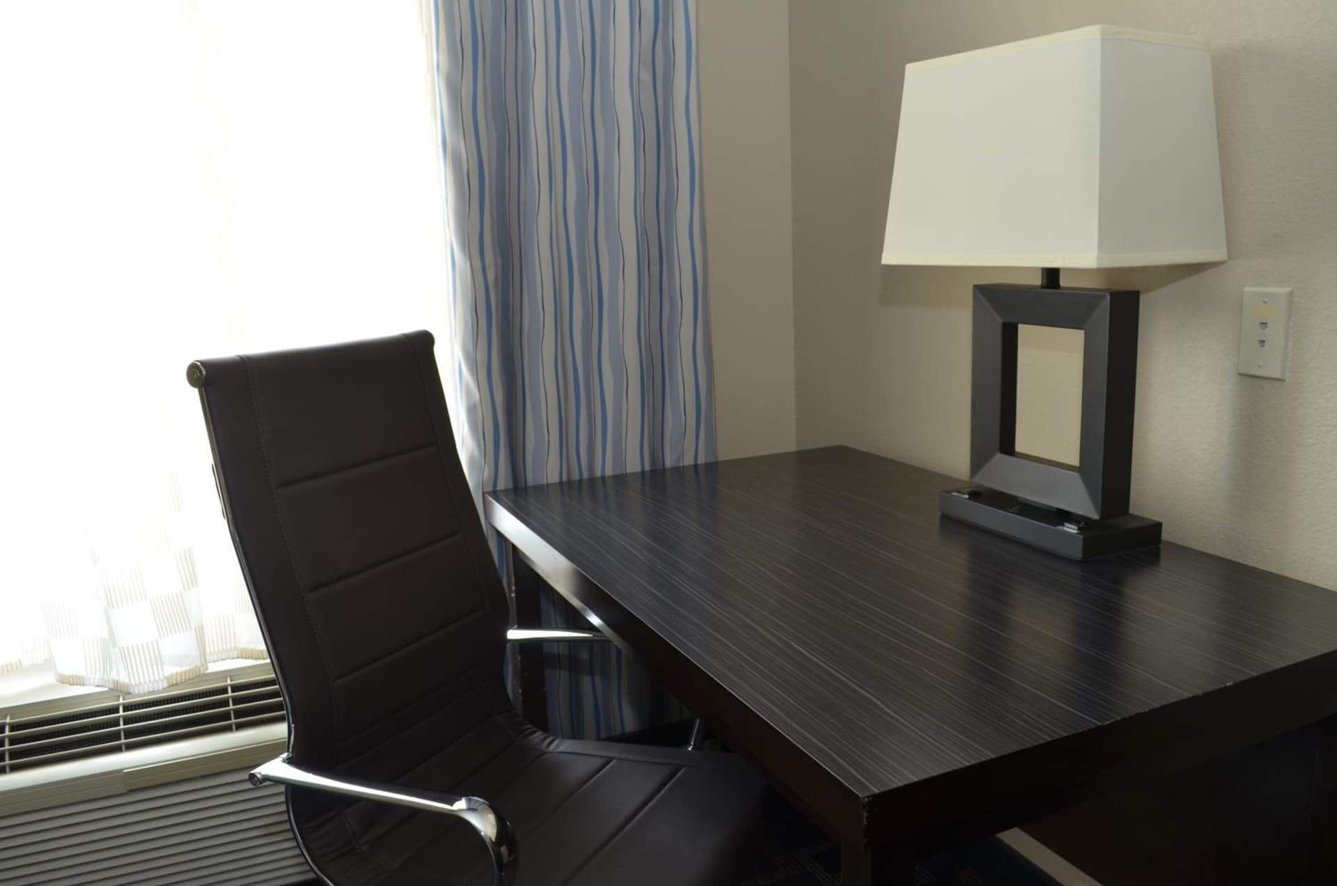 Super 8 by Wyndham Irving/DFW Apt/North gallery photo in Irving, TX — image 17