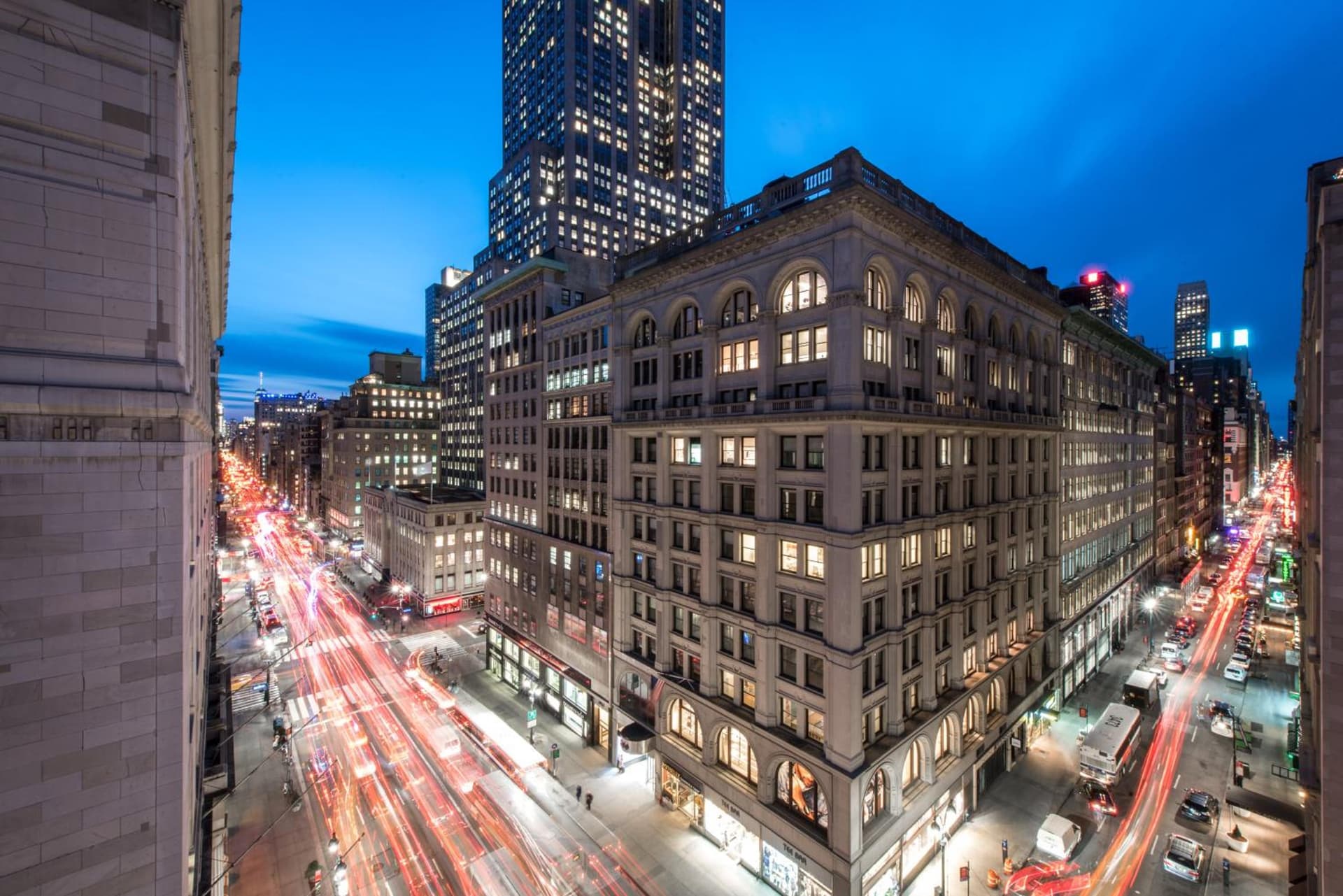 U Hotel Fifth Avenue, Empire State Building featured exterior or lobby in New York, NY — similar hotel