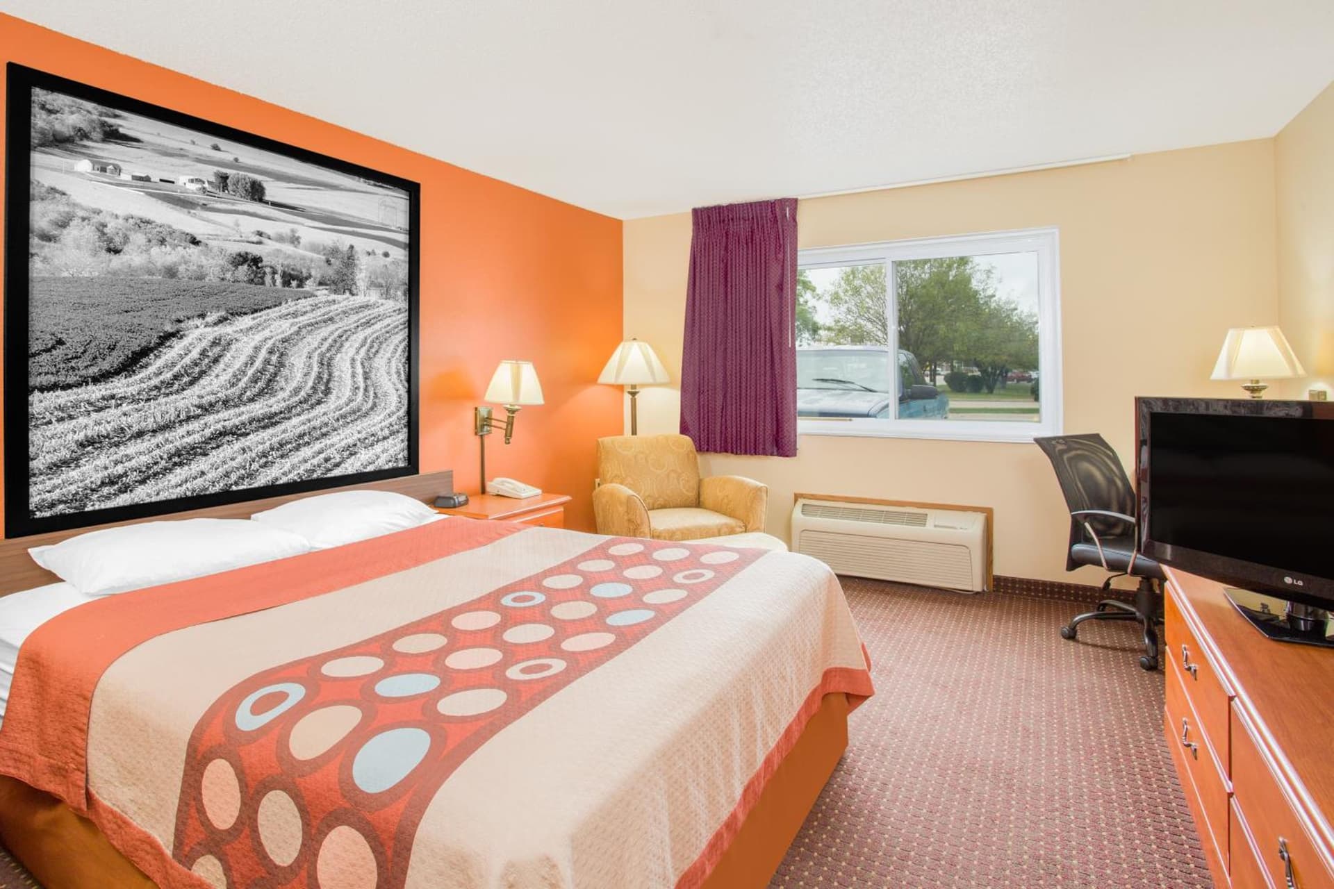 Super 8 by Wyndham Waverly gallery photo in Waverly, IA — image 17