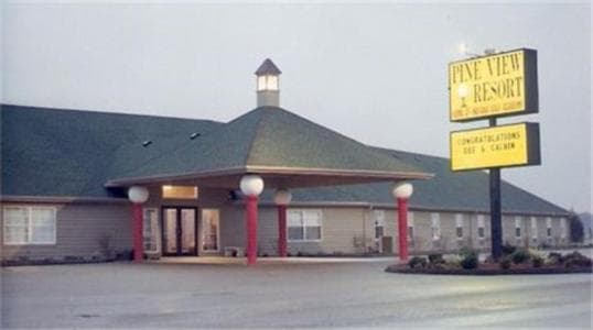 Pine View Resort featured exterior or lobby in Monticello, IN — similar hotel