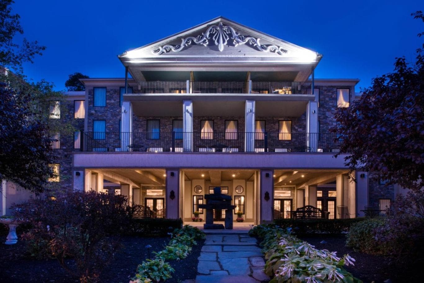 Niagara Crossing Hotel and Spa interior in Lewiston — gallery photo 2