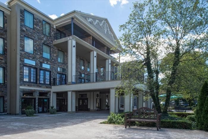 Niagara Crossing Hotel and Spa interior in Lewiston — gallery photo 2