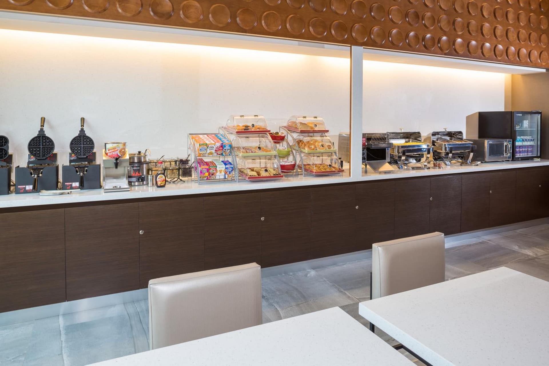 Wingate by Wyndham Miami Airport interior in Miami, FL — gallery photo 2