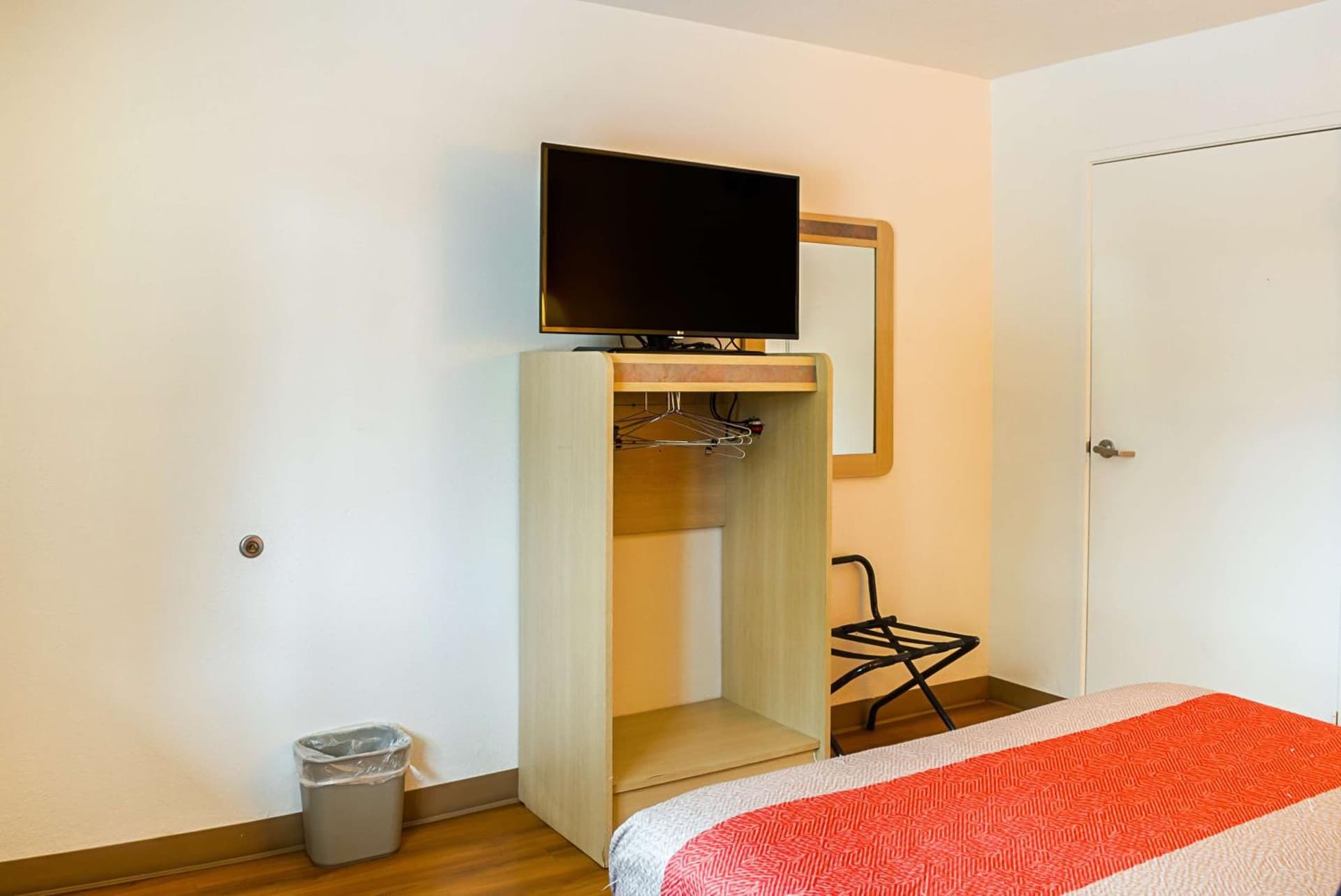 West Ashley Inn interior in Charleston, SC — gallery photo 2