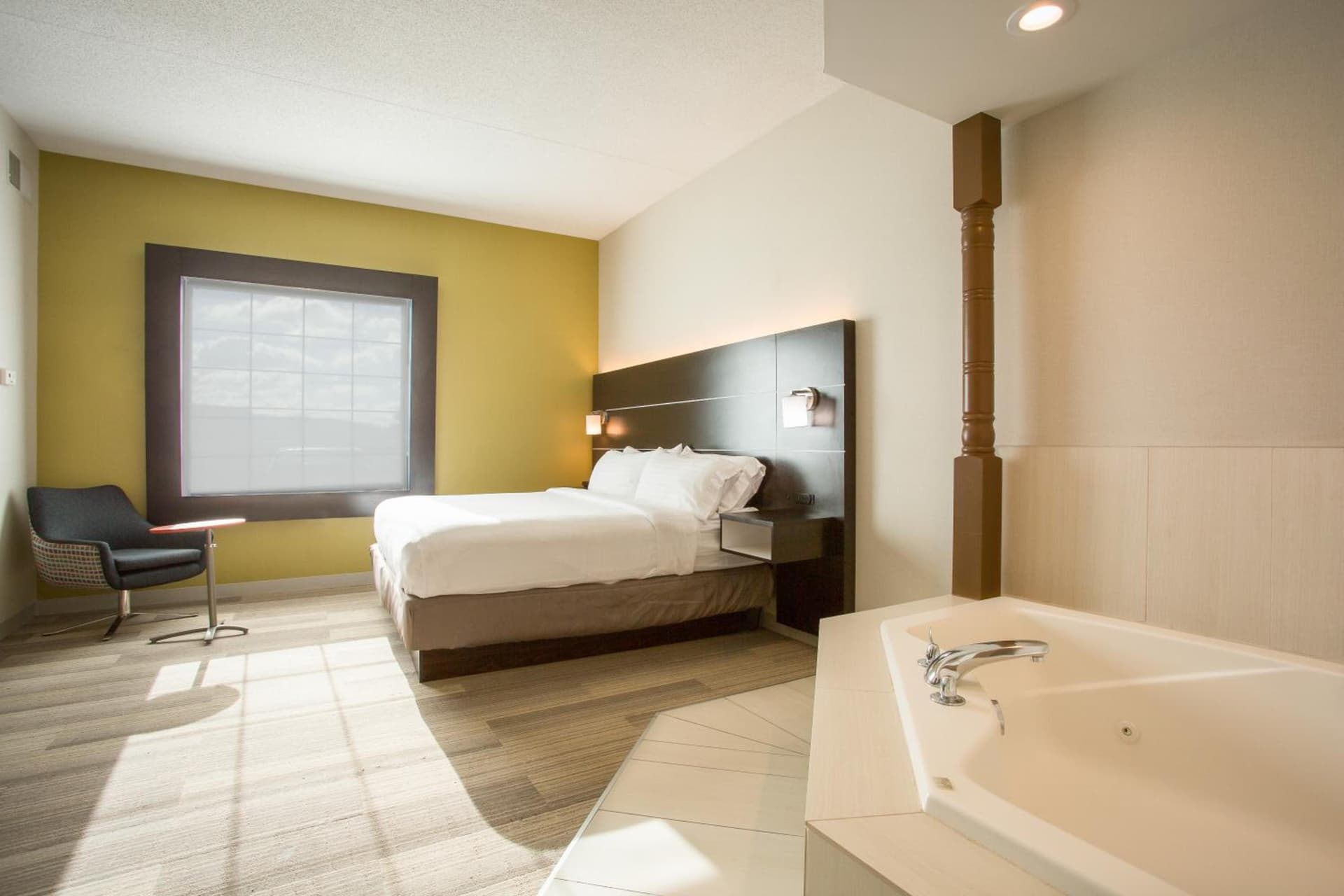 Holiday Inn Express Hotel & Suites Reading by IHG property views in Reading, PA — gallery photo 3