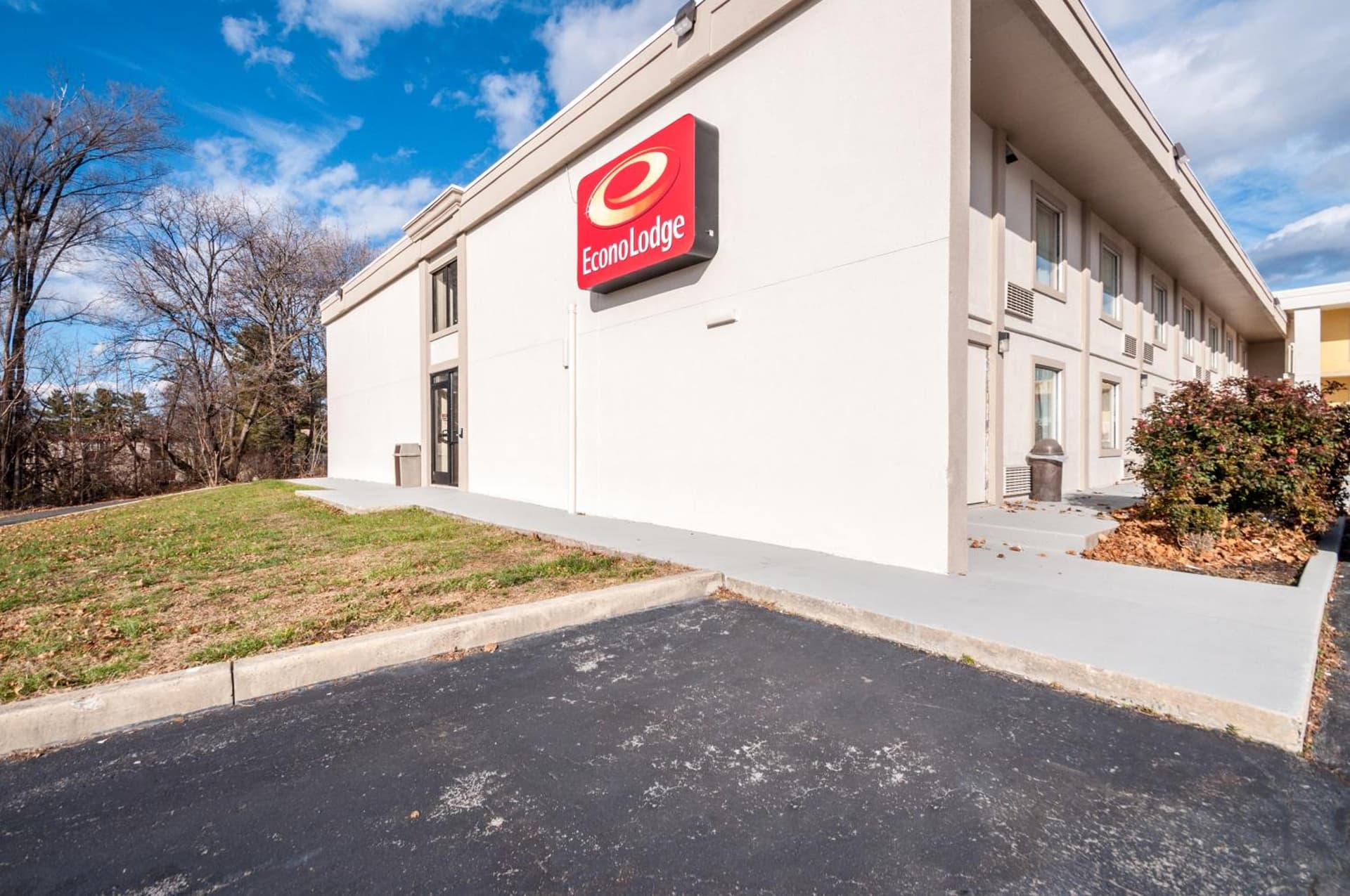 Econo Lodge Hagerstown interior in Hagerstown, MD — gallery photo 2