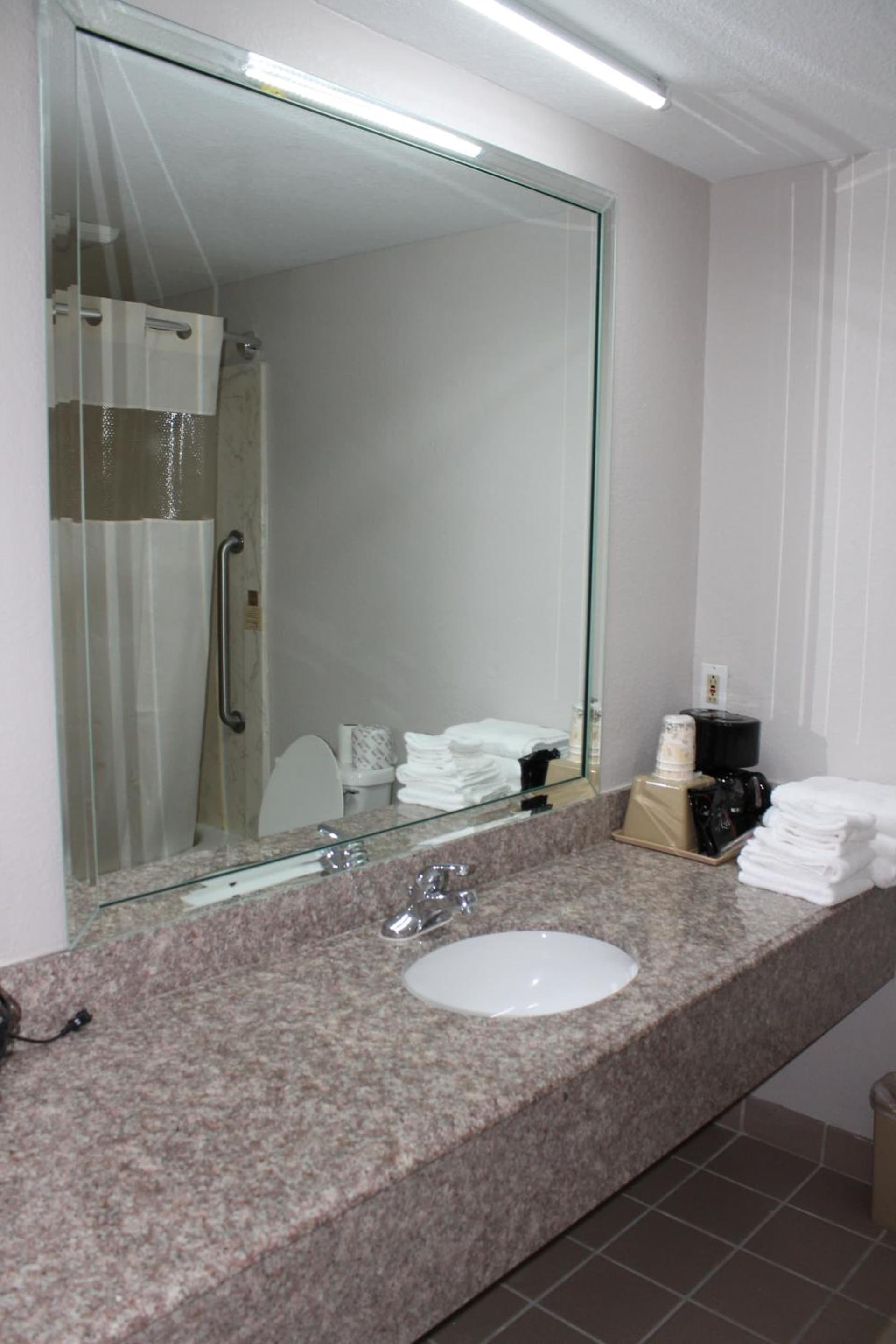 Quality Inn & Suites Port Arthur - Nederland gallery photo in Port Arthur, TX — image 38