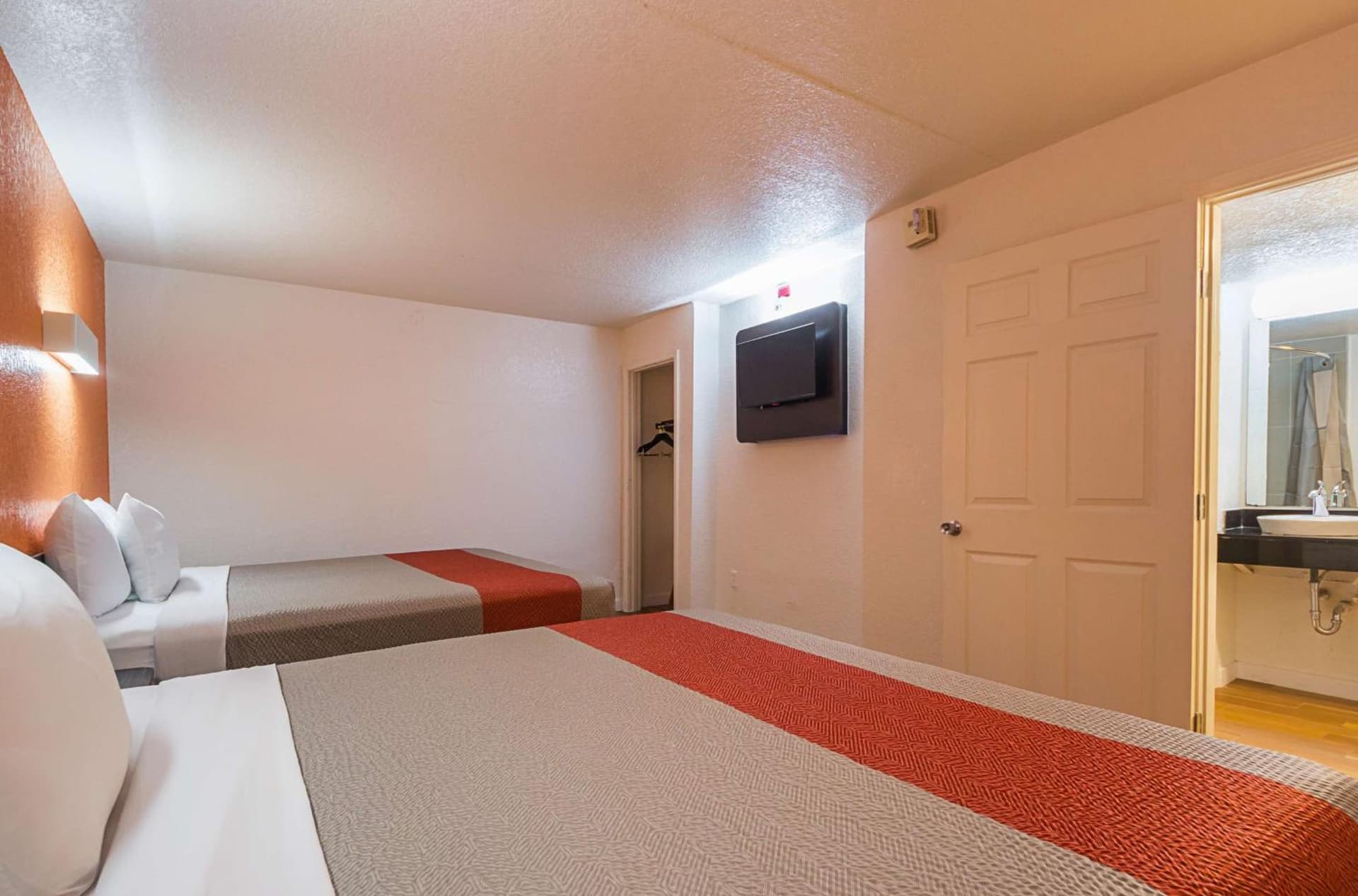 Motel 6-Garland, TX - Northeast Dallas gallery photo in Garland, TX — image 36