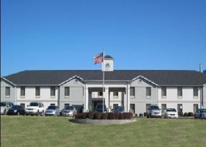 Baymont by Wyndham Madisonville interior in Madisonville, KY — gallery photo 2