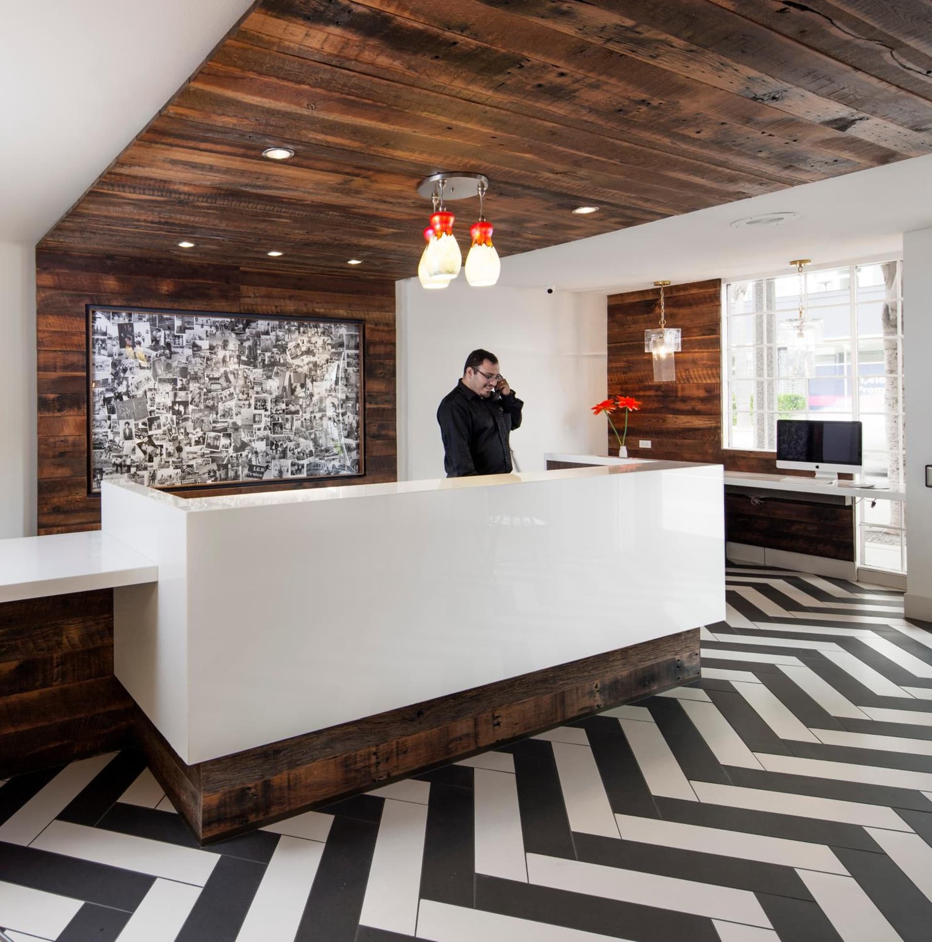 Inn at Venice Beach interior in Los Angeles, CA — gallery photo 2