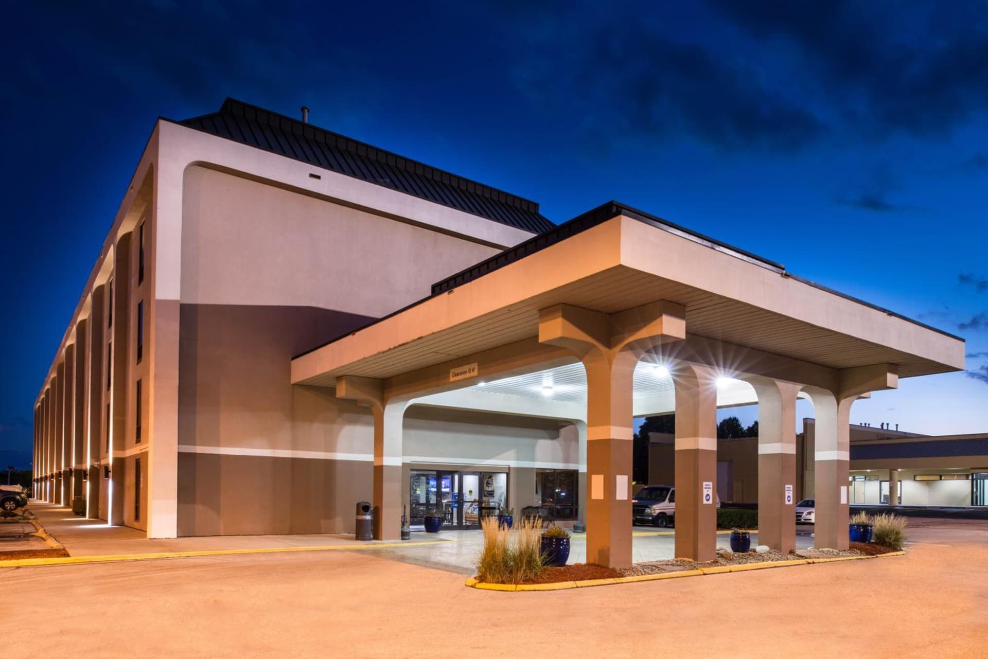 New Victorian Inn & Suites Omaha gallery photo in Omaha, NE — image 39