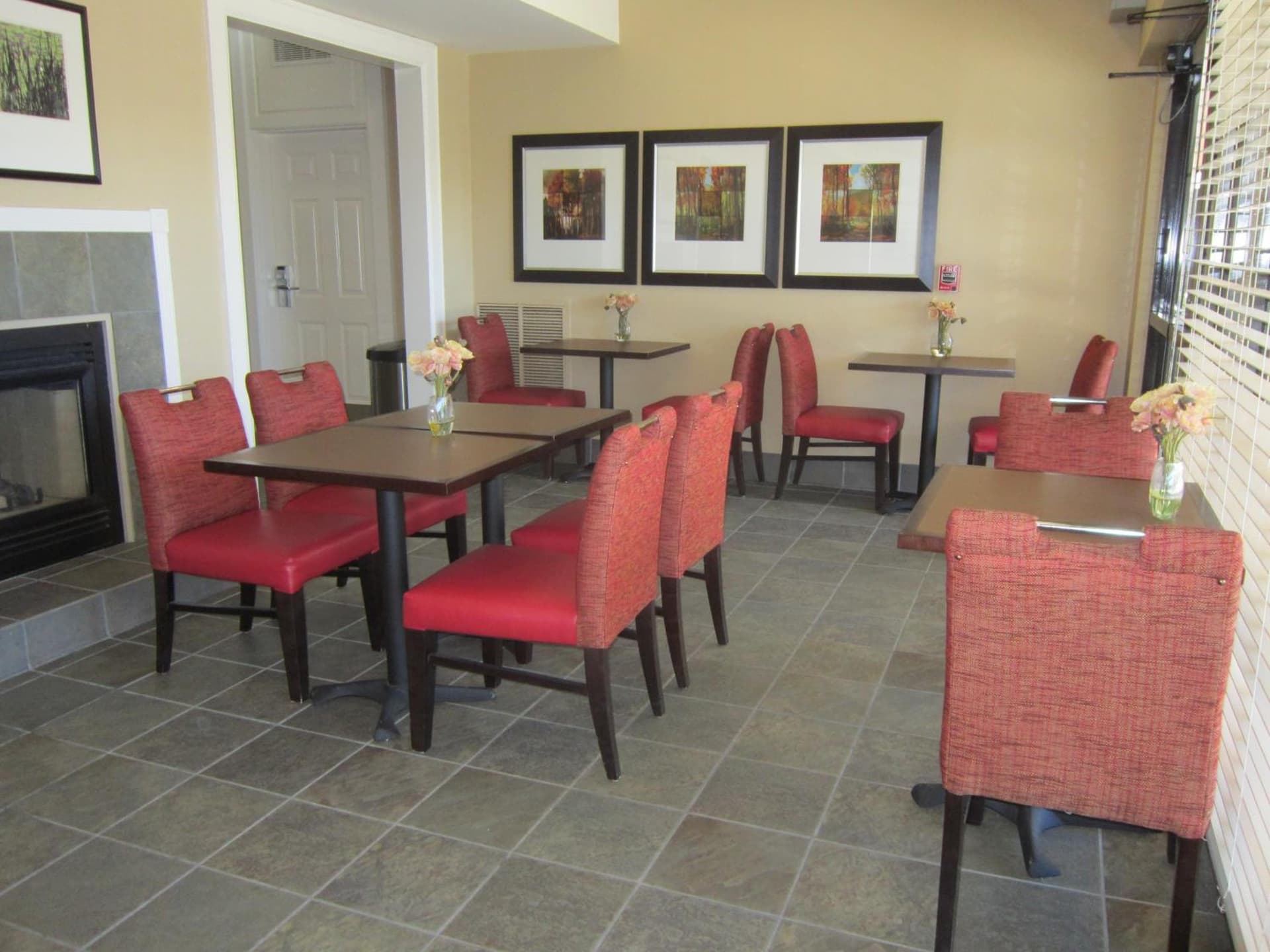 Extended Stay America Suites - Fayetteville - Fort Bragg interior in Fayetteville, NC — gallery photo 2