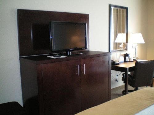 Holiday Inn Express Hotel & Suites Beaumont Northwest by IHG gallery photo in Beaumont, TX — image 33