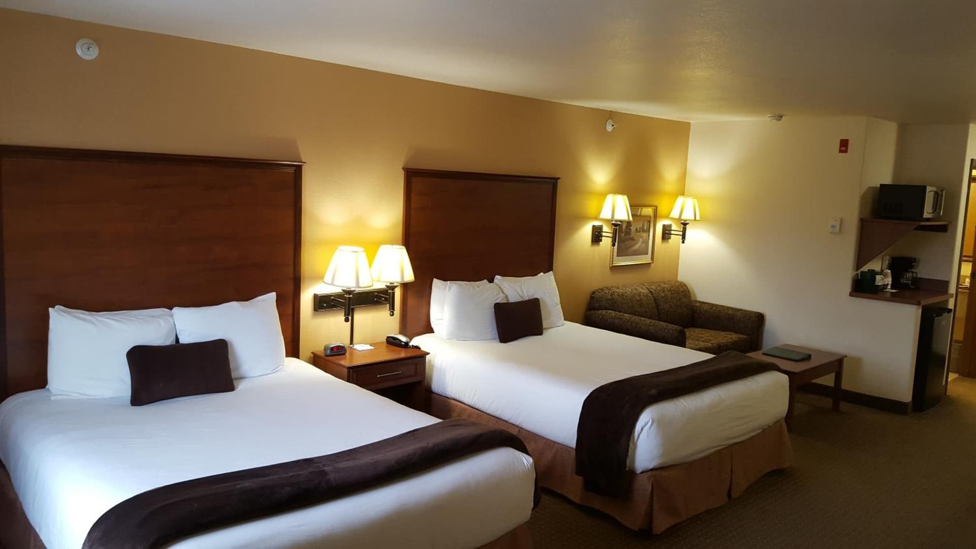 Expressway Suites Fargo interior in Fargo, ND — gallery photo 2