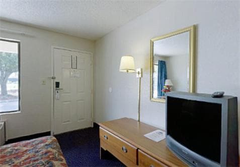 Americas Best Value Inn & Suites in Murfreesboro interior in Murfreesboro, TN — gallery photo 2