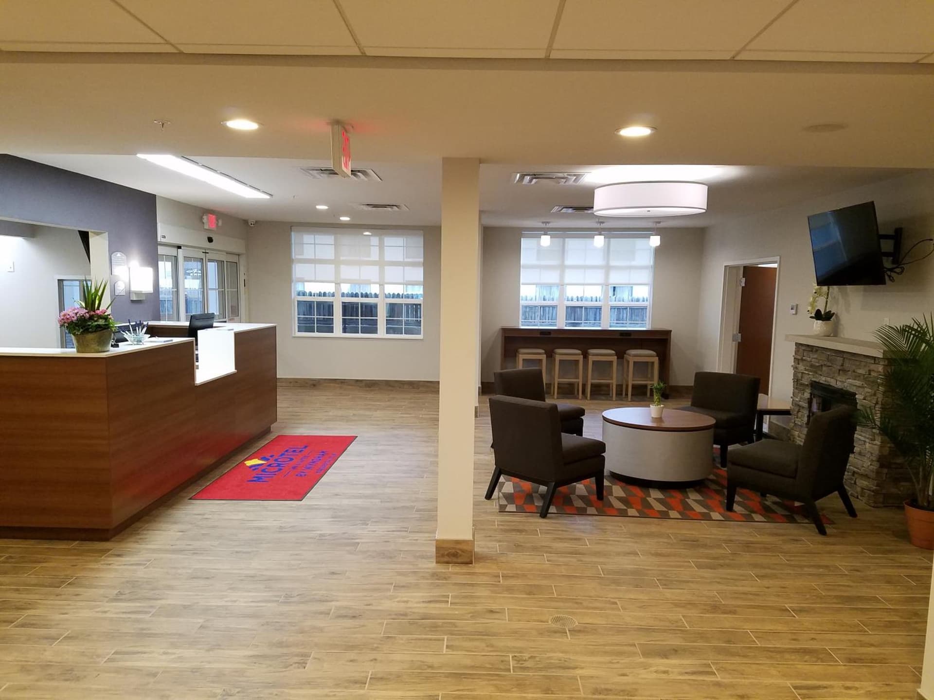 Microtel Inn & Suites by Wyndham Niagara Falls gallery photo in Niagara Falls, NY — image 9