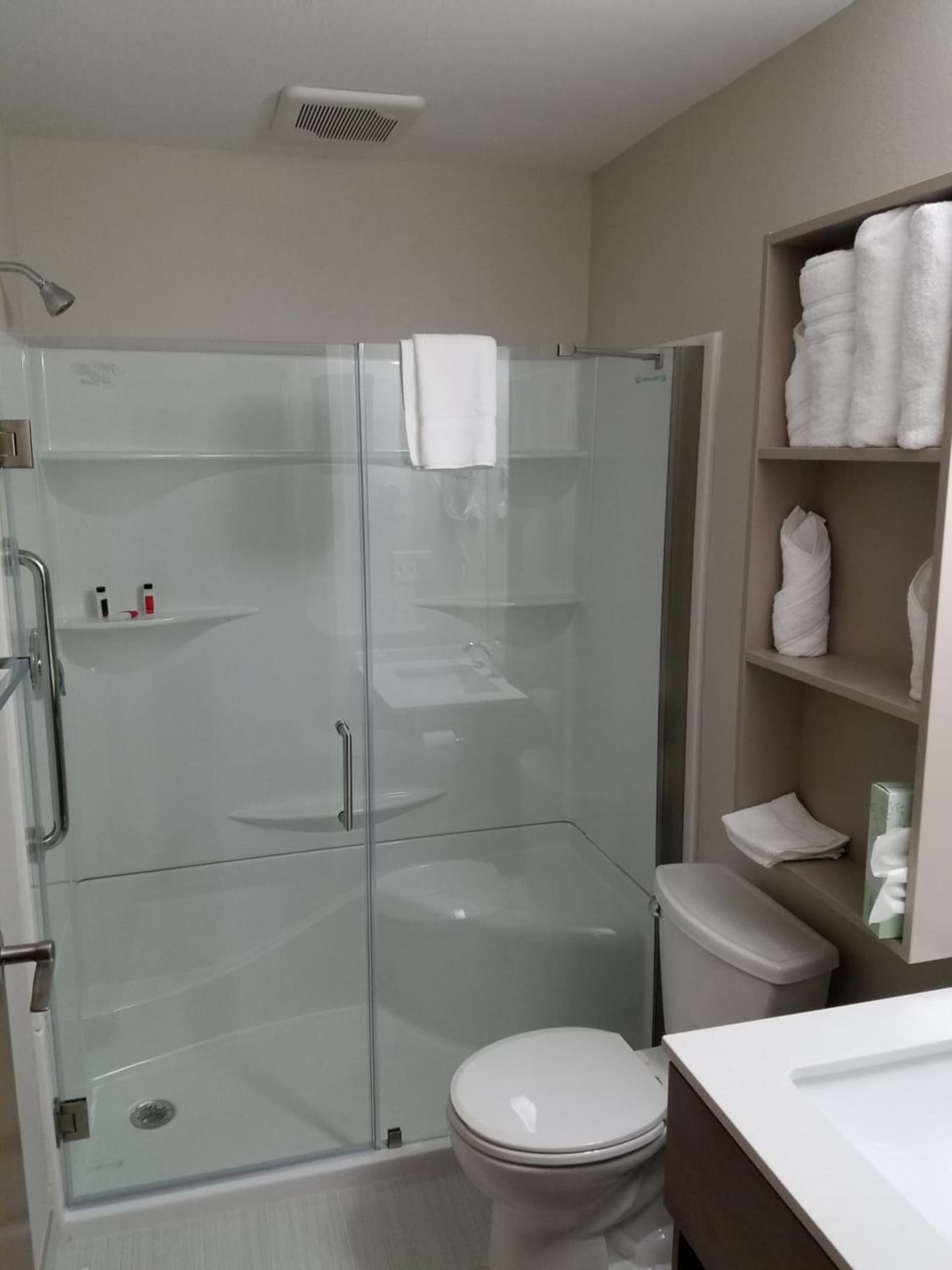 Microtel Inn & Suites by Wyndham Niagara Falls gallery photo in Niagara Falls, NY — image 16