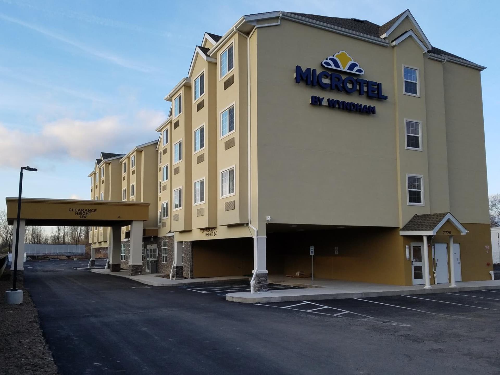 Microtel Inn & Suites by Wyndham Niagara Falls gallery photo in Niagara Falls, NY — image 12