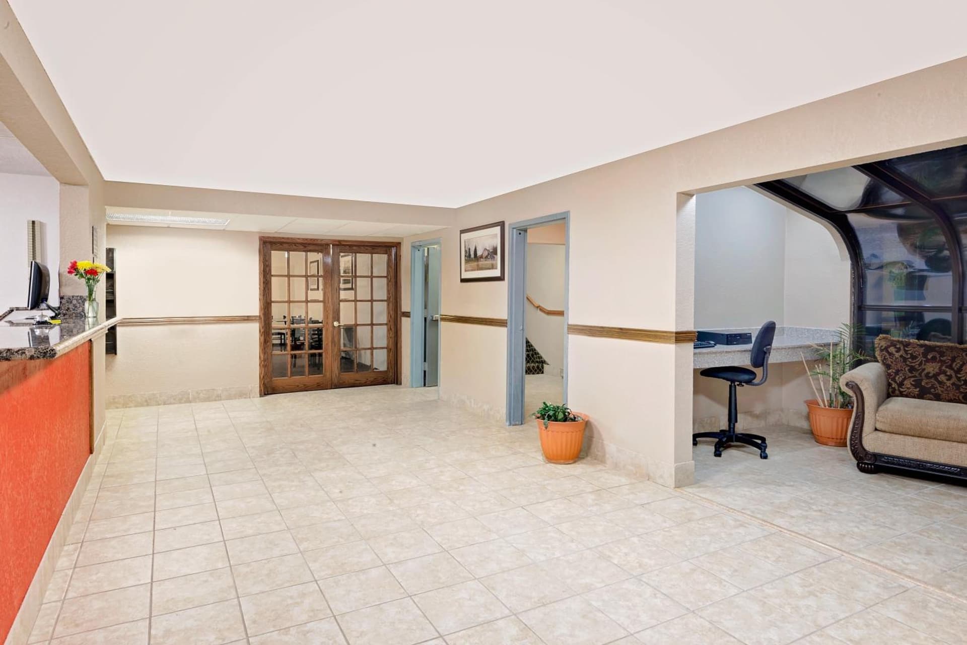 Super 8 by Wyndham Iowa Falls property views in Iowa Falls, IA — gallery photo 3